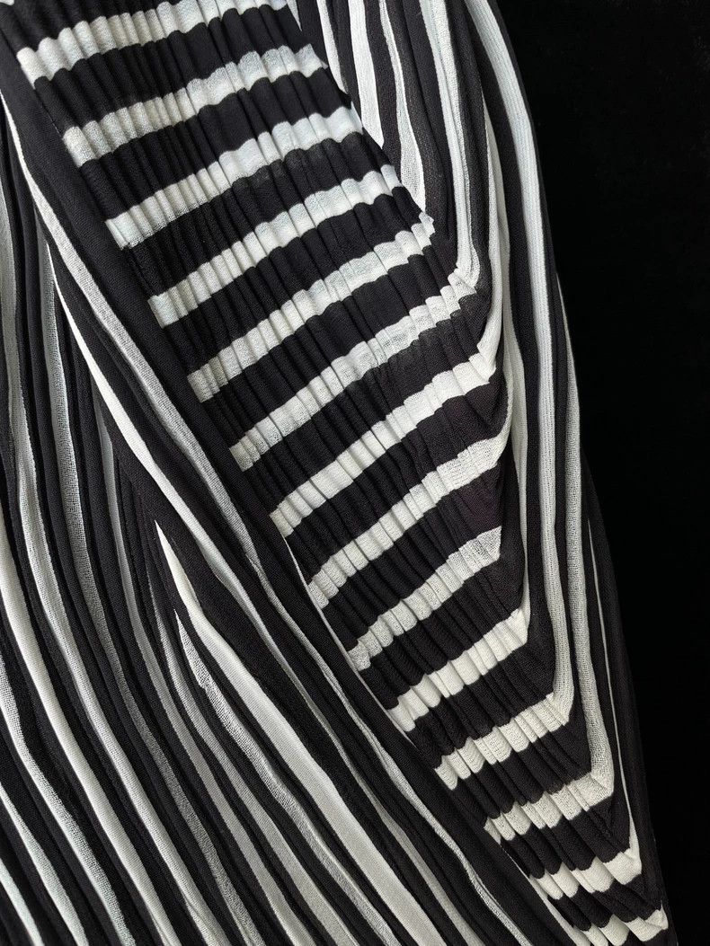 Issey Miyake Issey Miyake Black and grey striped pleated long-sleeved s Size M / US 6-8 / IT 42-44 - 3 Thumbnail