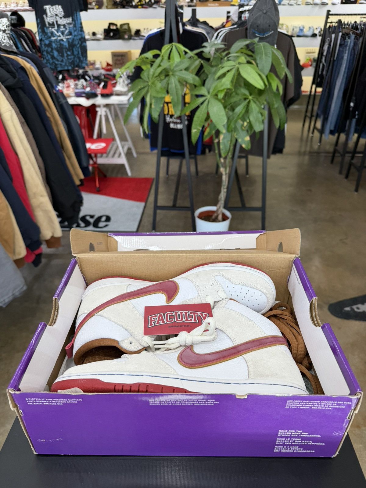 Nike Nike SB Dunk High Sail Bright Crimson Size 9.5 (2020) Size US 9.5 / EU 42-43 - 12 Thumbnail