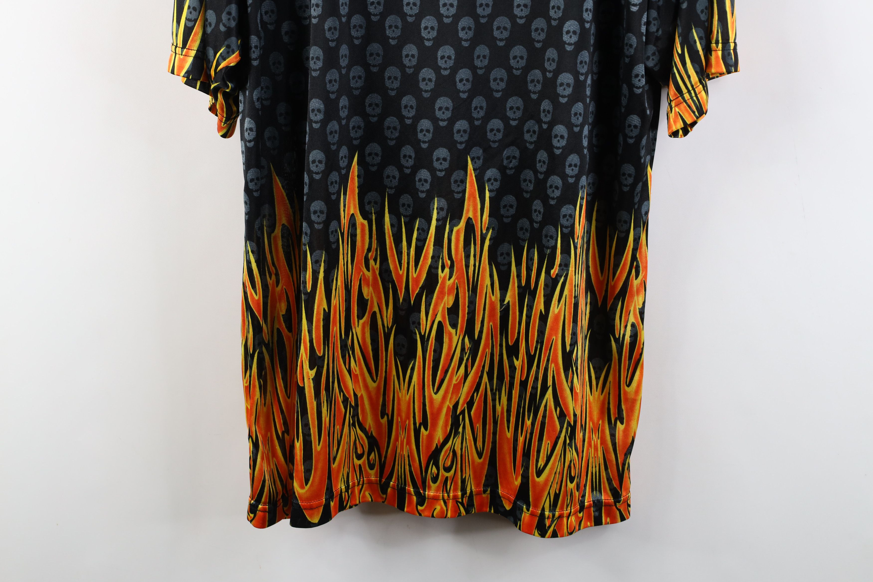 Vintage Vintage YK Streetwear Skull Fire Flames Short Sleeve T-Shirt Size US L / EU 52-54 / 3 - 13 Thumbnail