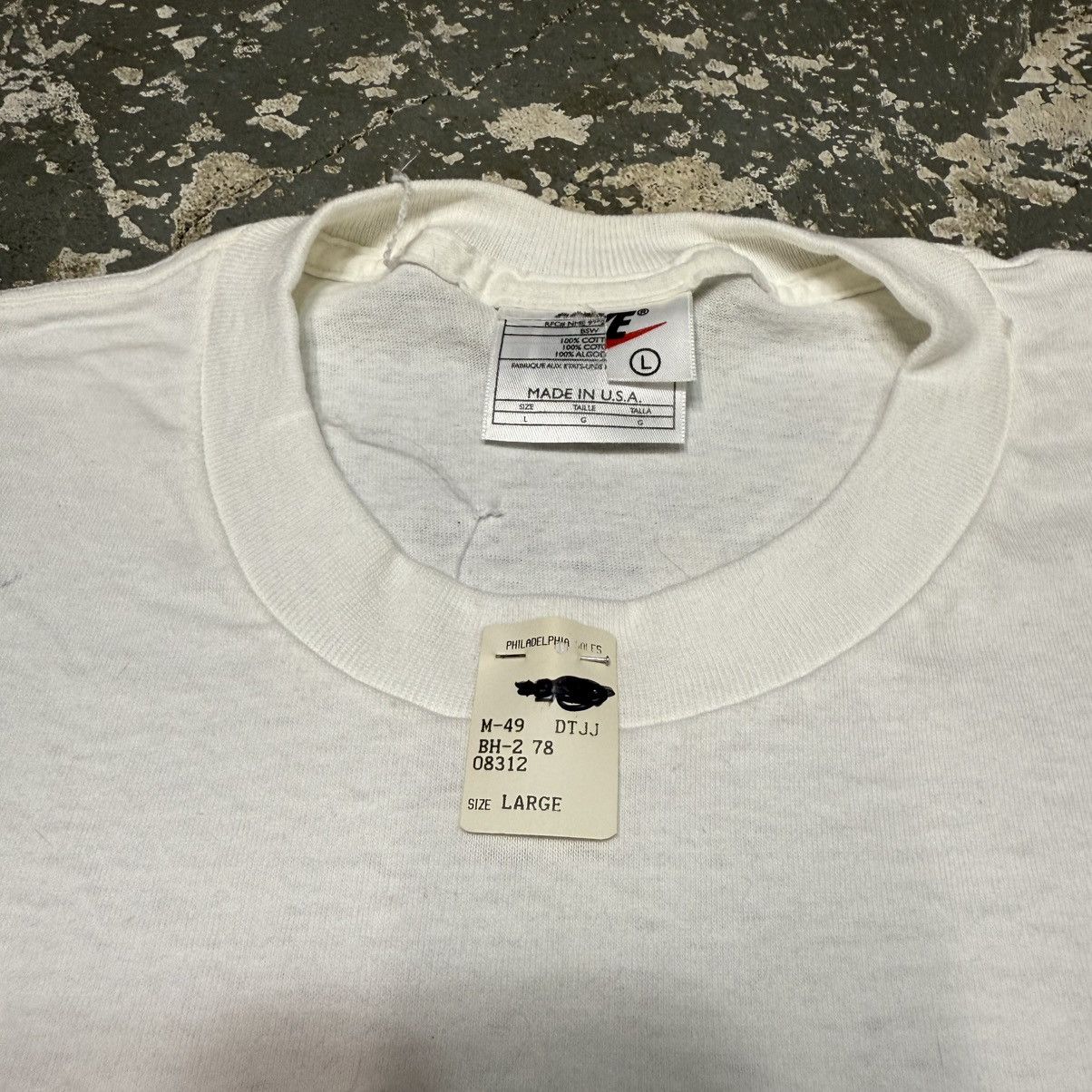 Nike Vintage Nike White Blank No Swoosh 90s Tshirt USA Size US L / EU 52-54 / 3 - 6 Thumbnail