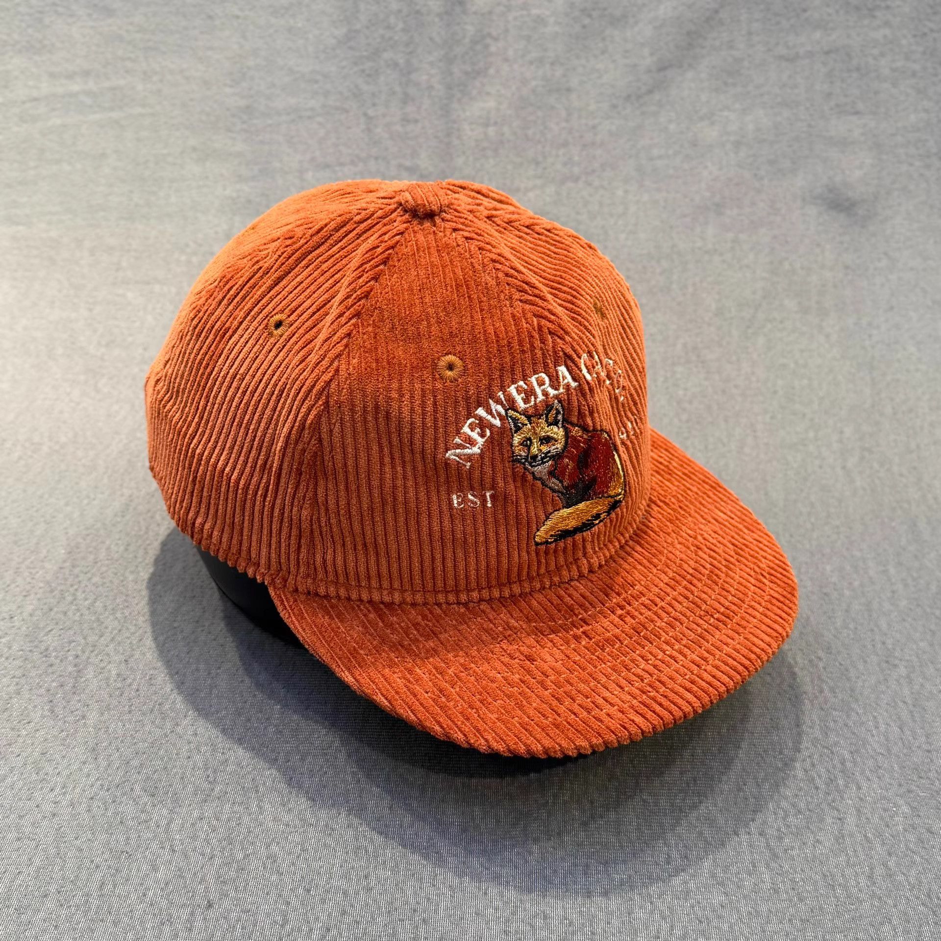New Era New Era Corduroy Flat Brim Cap。 Q5 Size ONE SIZE - 1 Thumbnail
