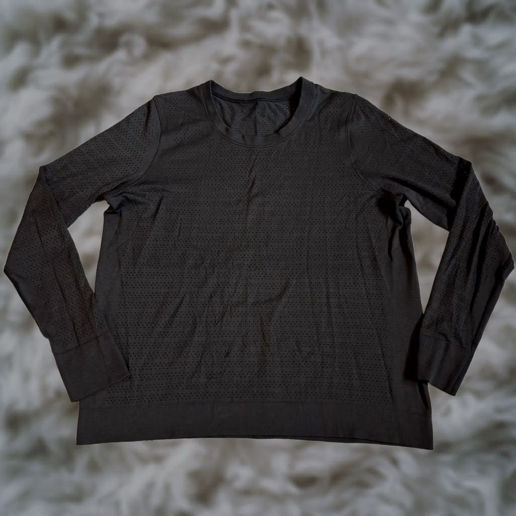 Lululemon Womens Lululemon Breeze By Long Sleeve Perforated Shirt Black sz Large Size L / US 10 / IT 46 - 1 Thumbnail