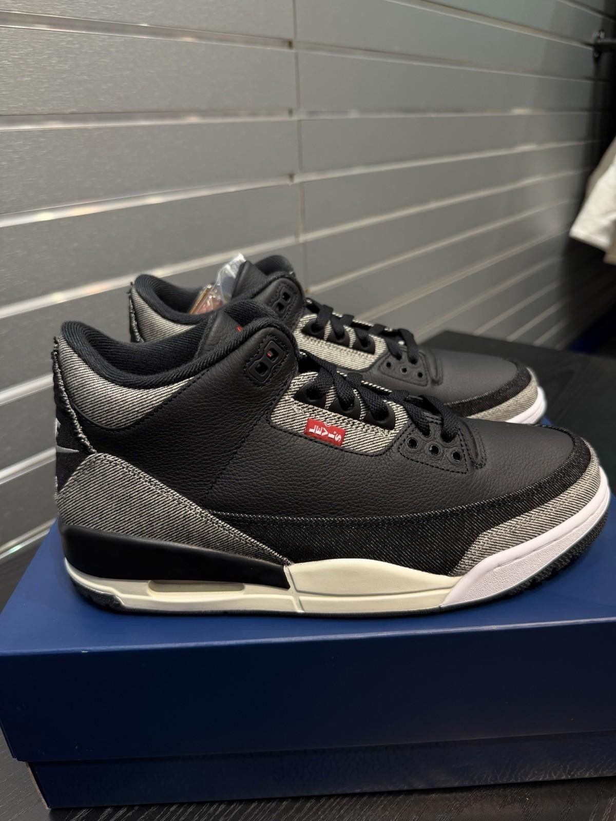 Jordan Brand Nike Air Jordan 3 Retro Levi’s Black IR0914-400 Men’s(9.5) Size US 9.5 / EU 42-43 - 1 Thumbnail