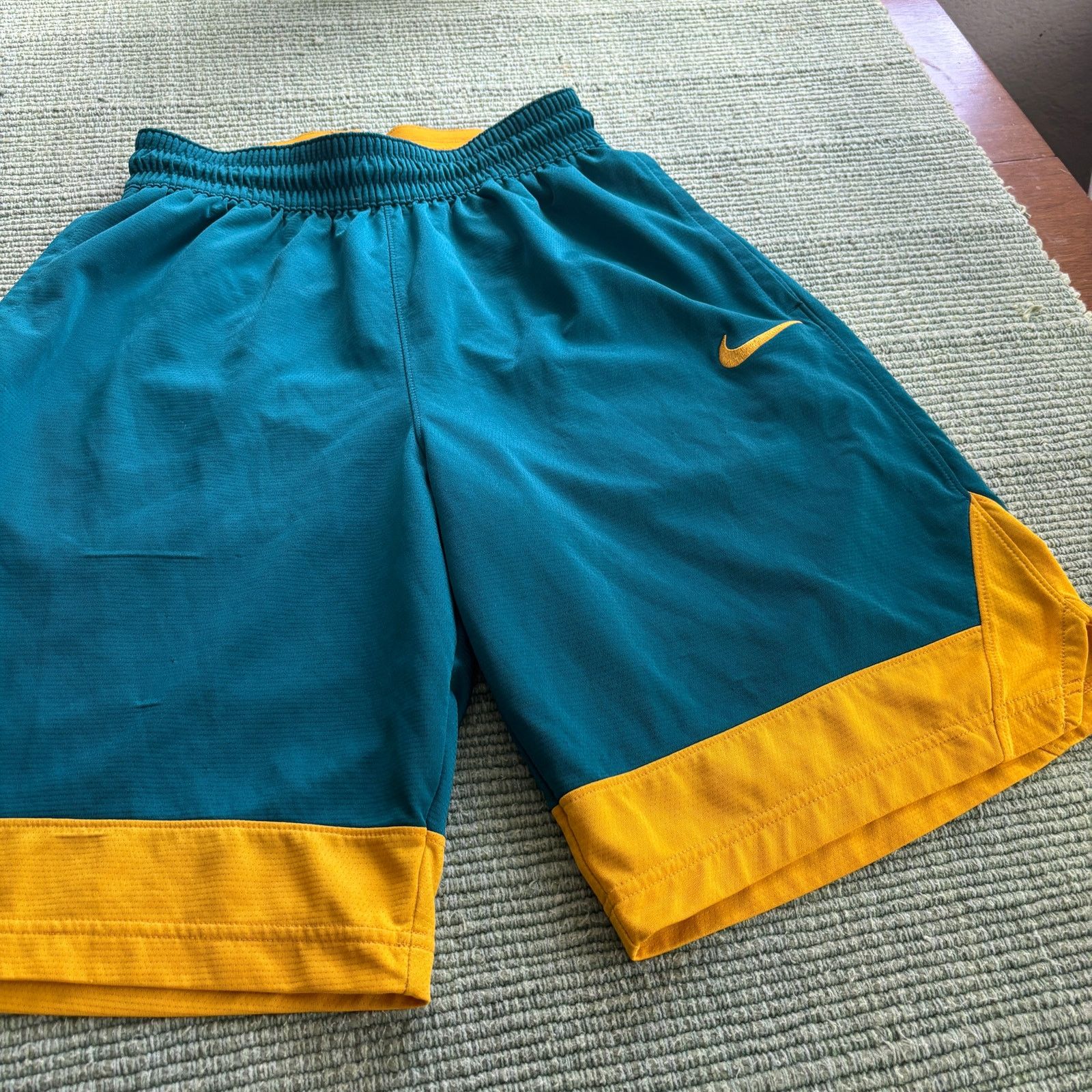 Nike Nike DriFit Blue/Yellow Two Tone Athletic Shorts Sz S Size US 30 / EU 46 - 4 Thumbnail