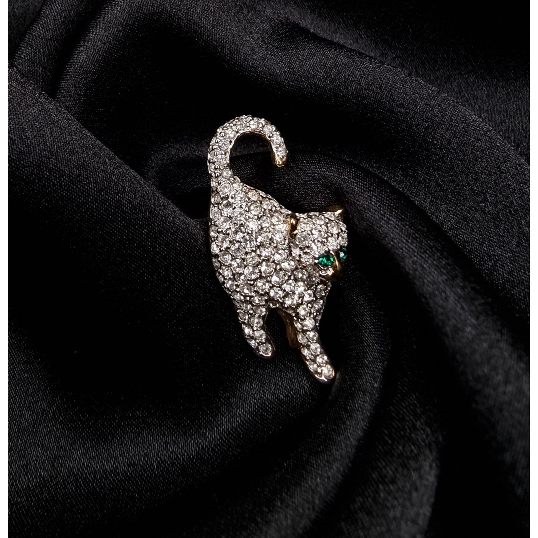 Vintage Vintage 1990s Cat Brooch With Rhinestones & Emerald Green Ey Size ONE SIZE - 1 Thumbnail