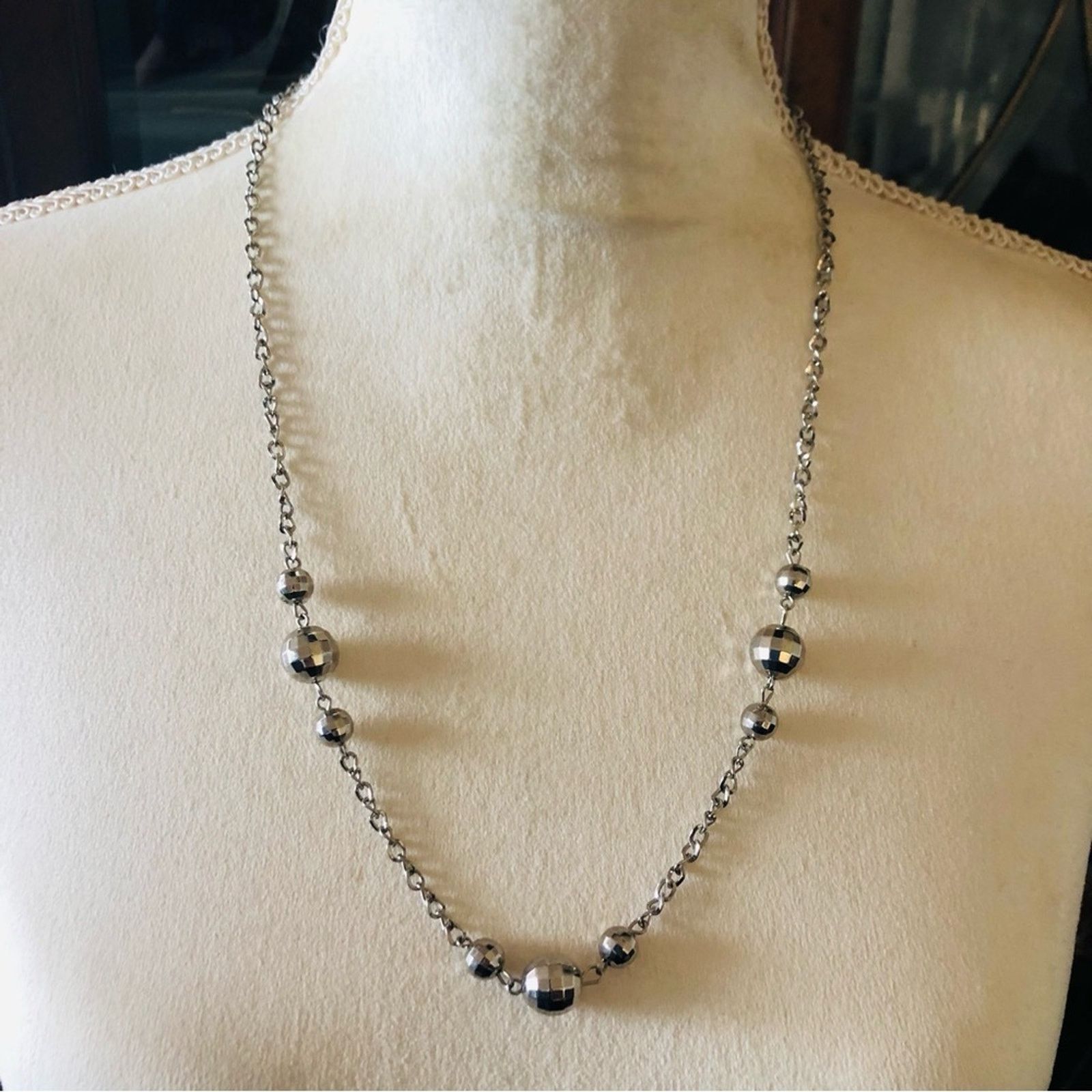 Jewelry Faceted silver sparkle beaded chain necklace Size ONE SIZE - 2 Thumbnail