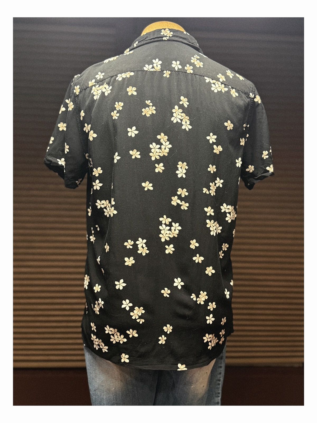 Abercrombie & Fitch Abercrombie & Fitch Men’s Floral Shirt – Size M Size US M / EU 48-50 / 2 - 6 Thumbnail
