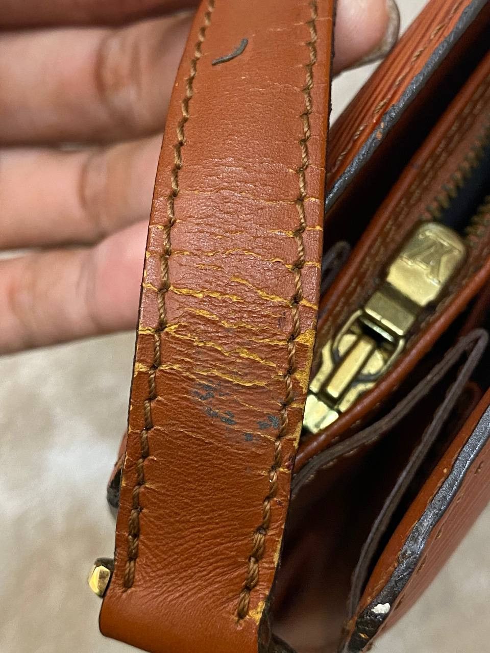 Louis Vuitton Louis Vuitton Epi Leather Capuchin Shoulder Bag Kenyan Brown Size ONE SIZE - 11 Thumbnail