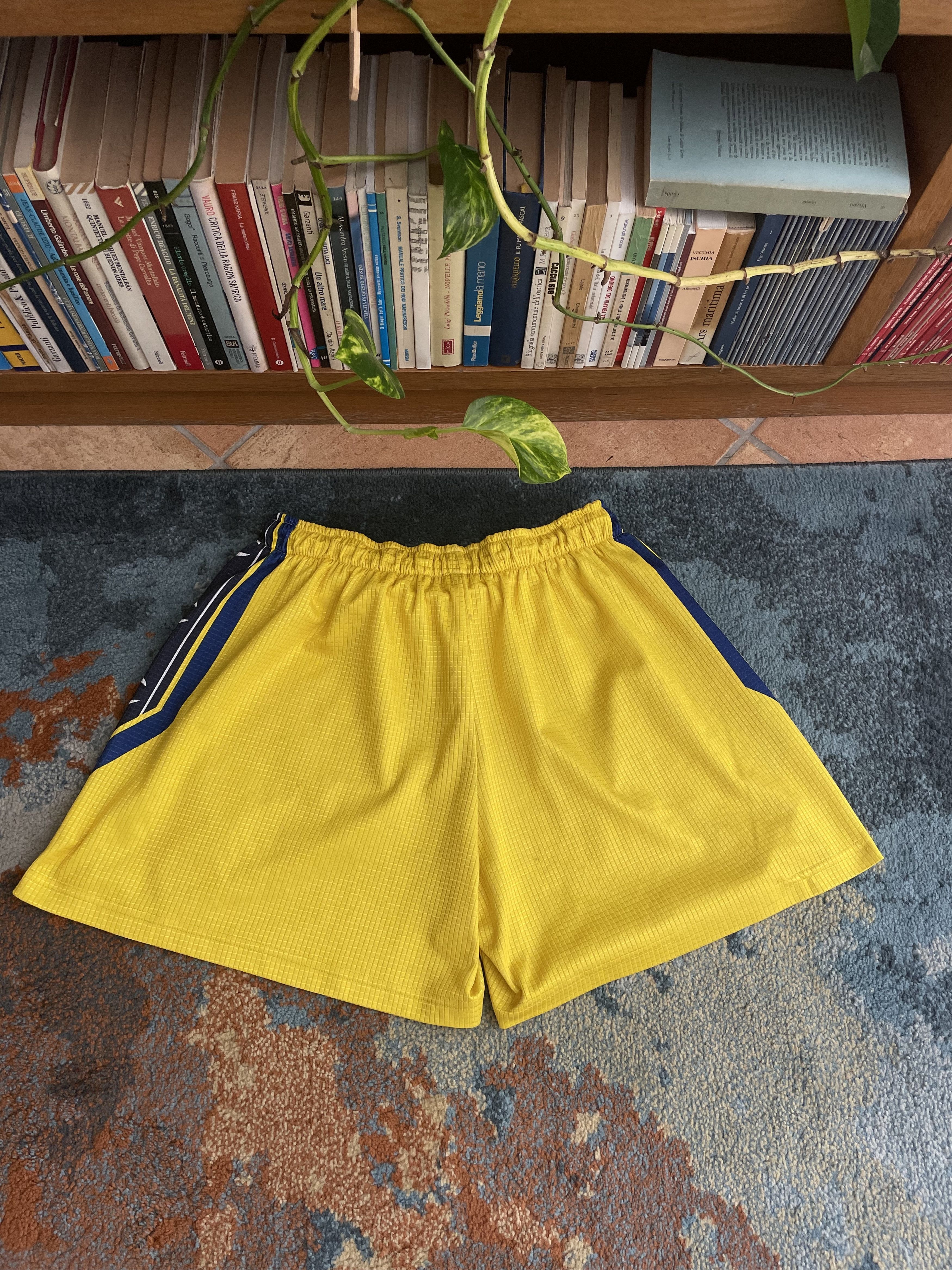 Champion Champion 1999-00 A.C. Parma Home Shorts Size US 32 / EU 48 - 3 Thumbnail