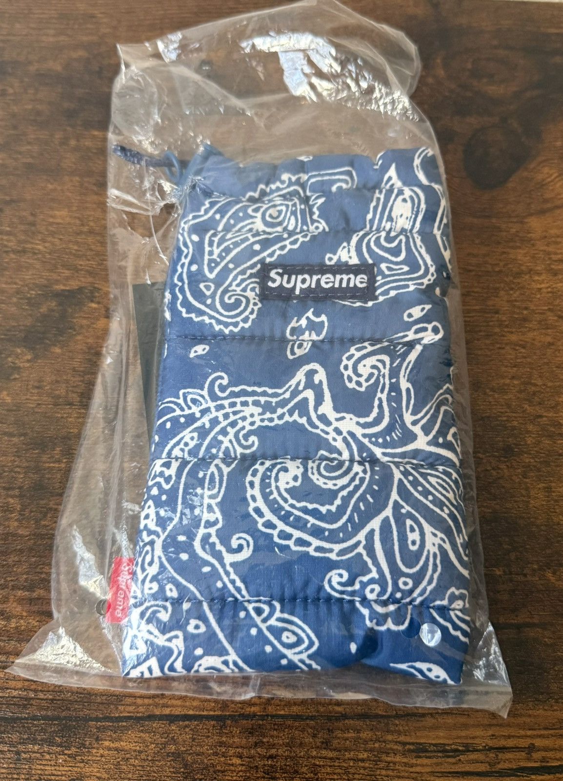 Supreme Supreme Puffer Neck Pouch Blue Paisley FW22 Size ONE SIZE - 2 Thumbnail
