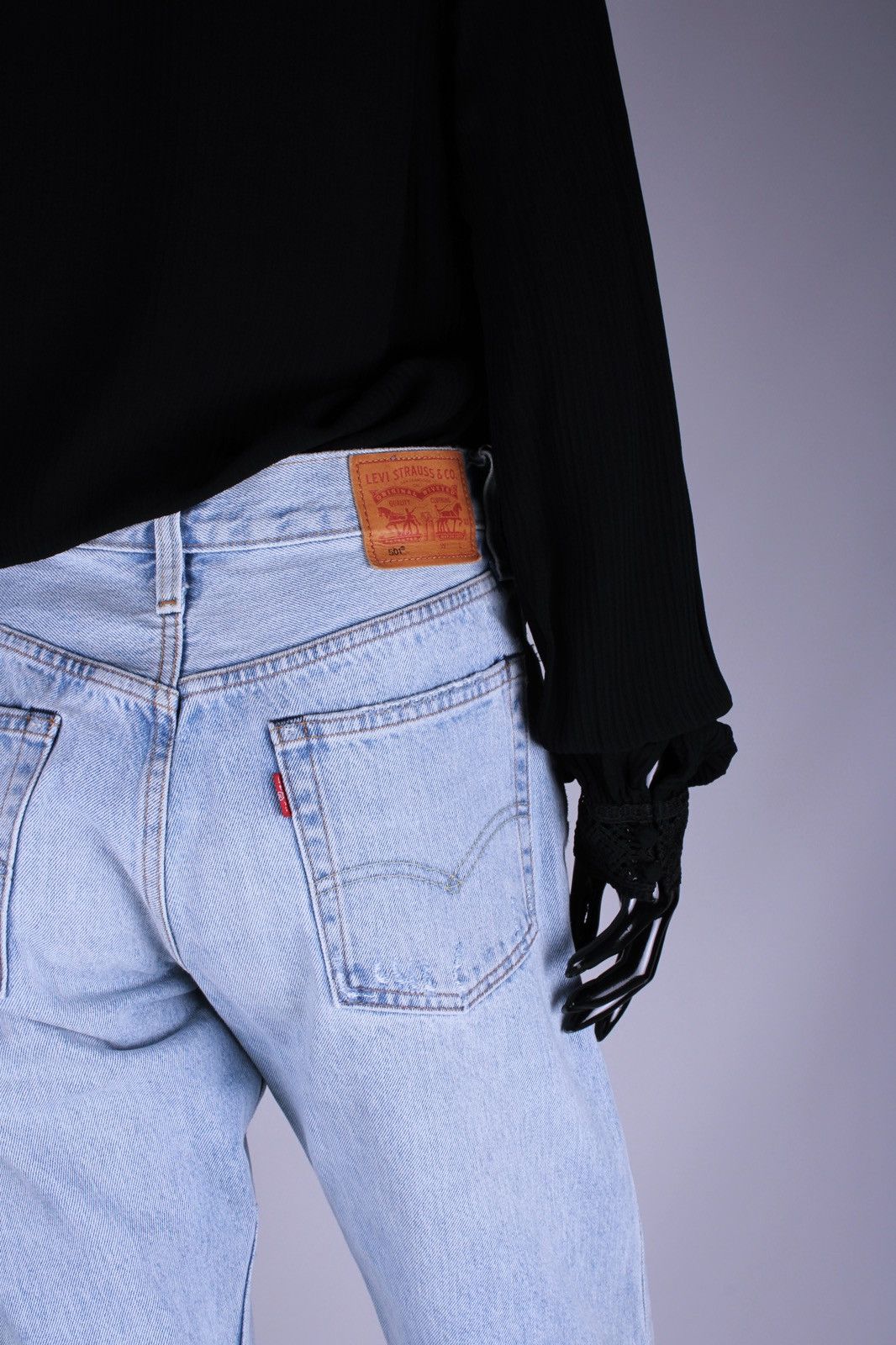 Levi's Women's Levi's 501 Selvedge Regular Straight Cropped Jeans Size 26" / US 2 / IT 38 - 1 Thumbnail