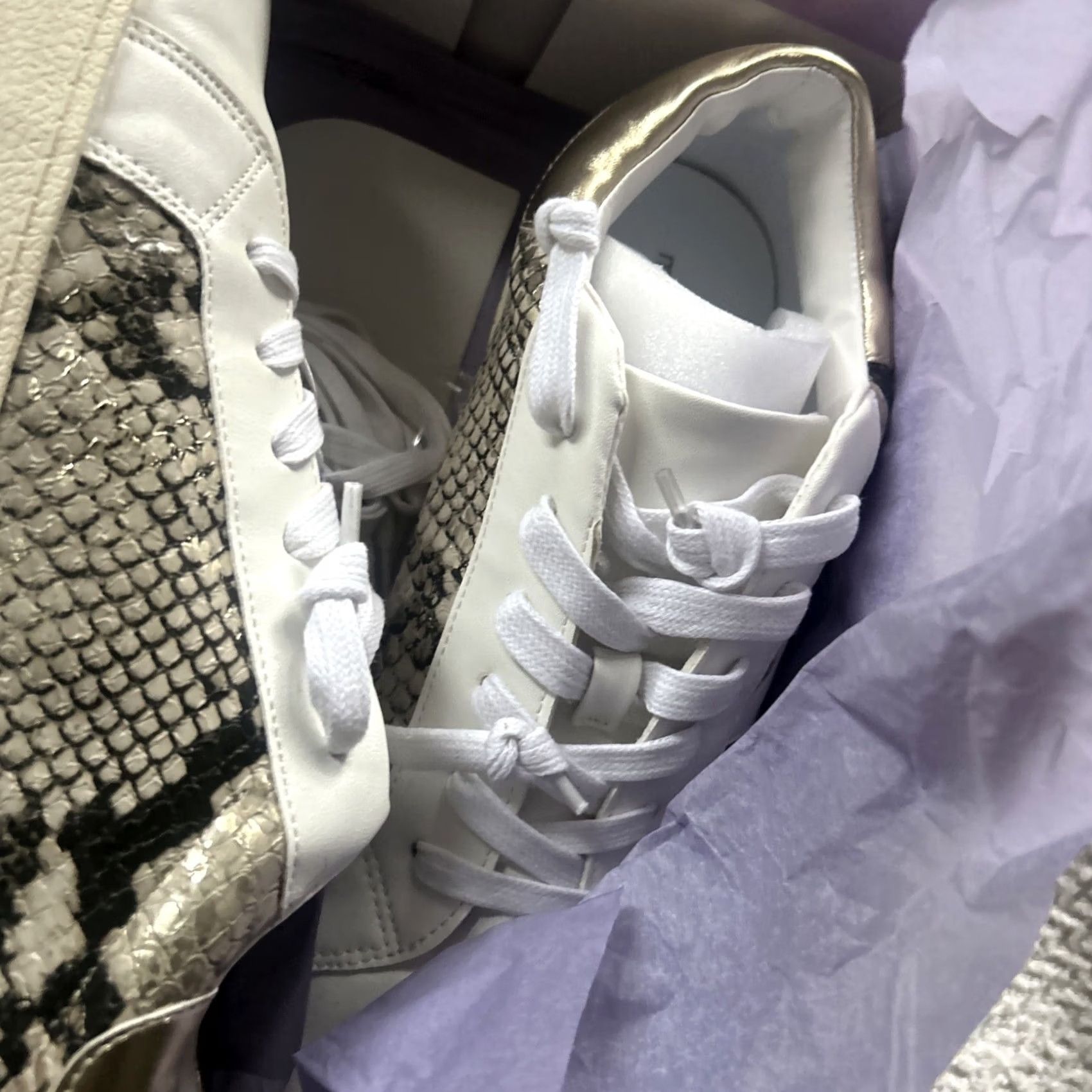 Steve Madden VINTAGE Steve Madden Larrrk White Gold Snake Leather Lace Up Sneakers Size 10 Brand New Size US 10 / IT 40 - 7 Thumbnail