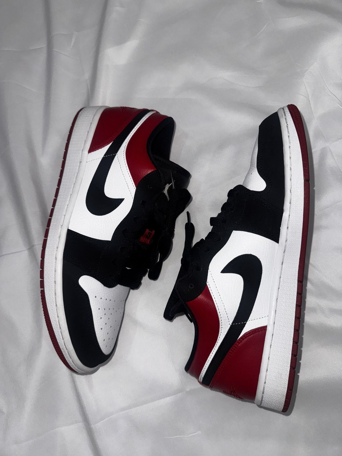 Jordan Brand 2019 jordan 1 black toe Size US 10 / EU 43 - 2 Thumbnail