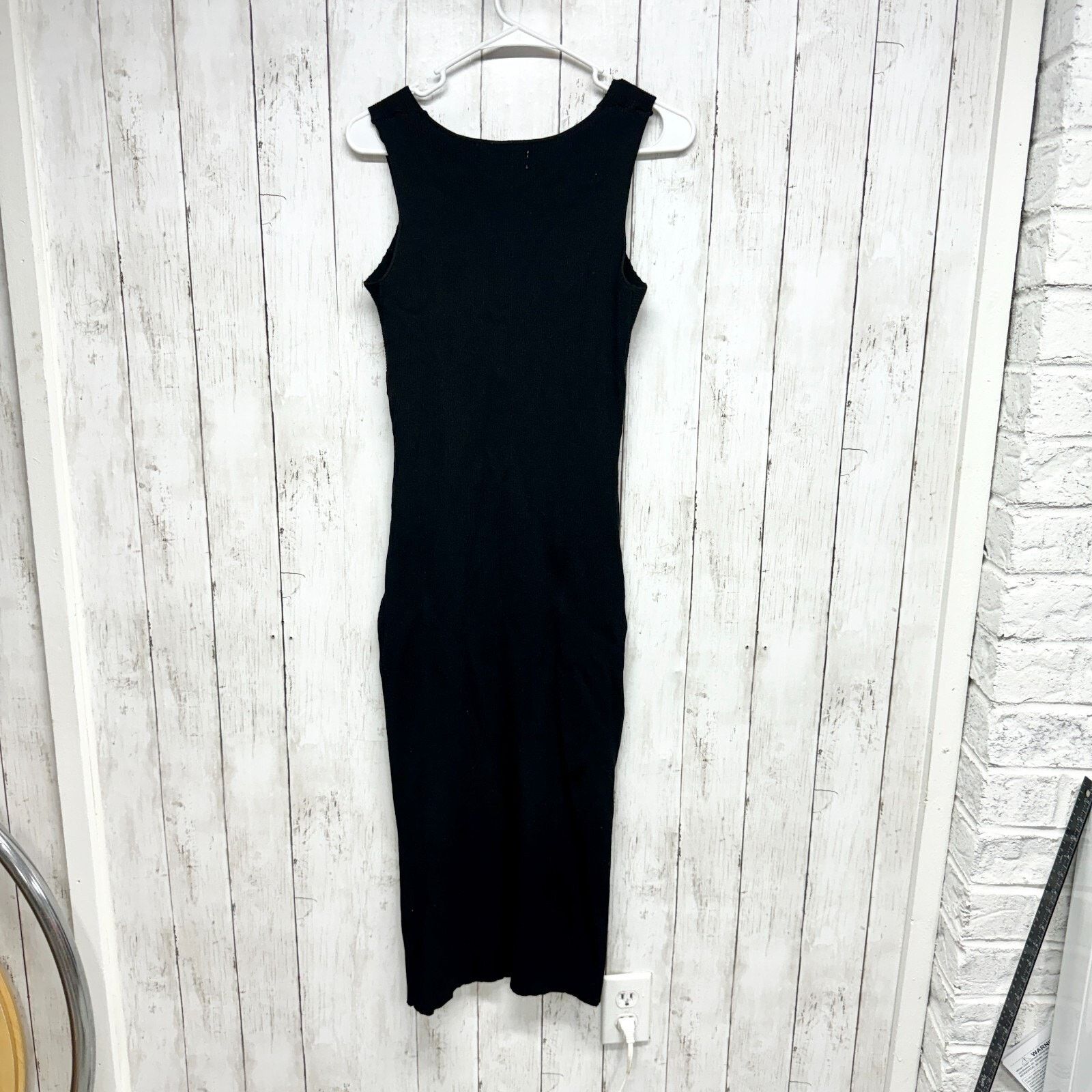 Heartloom Heartloom Dress Medium Black Ribbed Vneck Sleeveless Midi Size M / US 6-8 / IT 42-44 - 12 Thumbnail