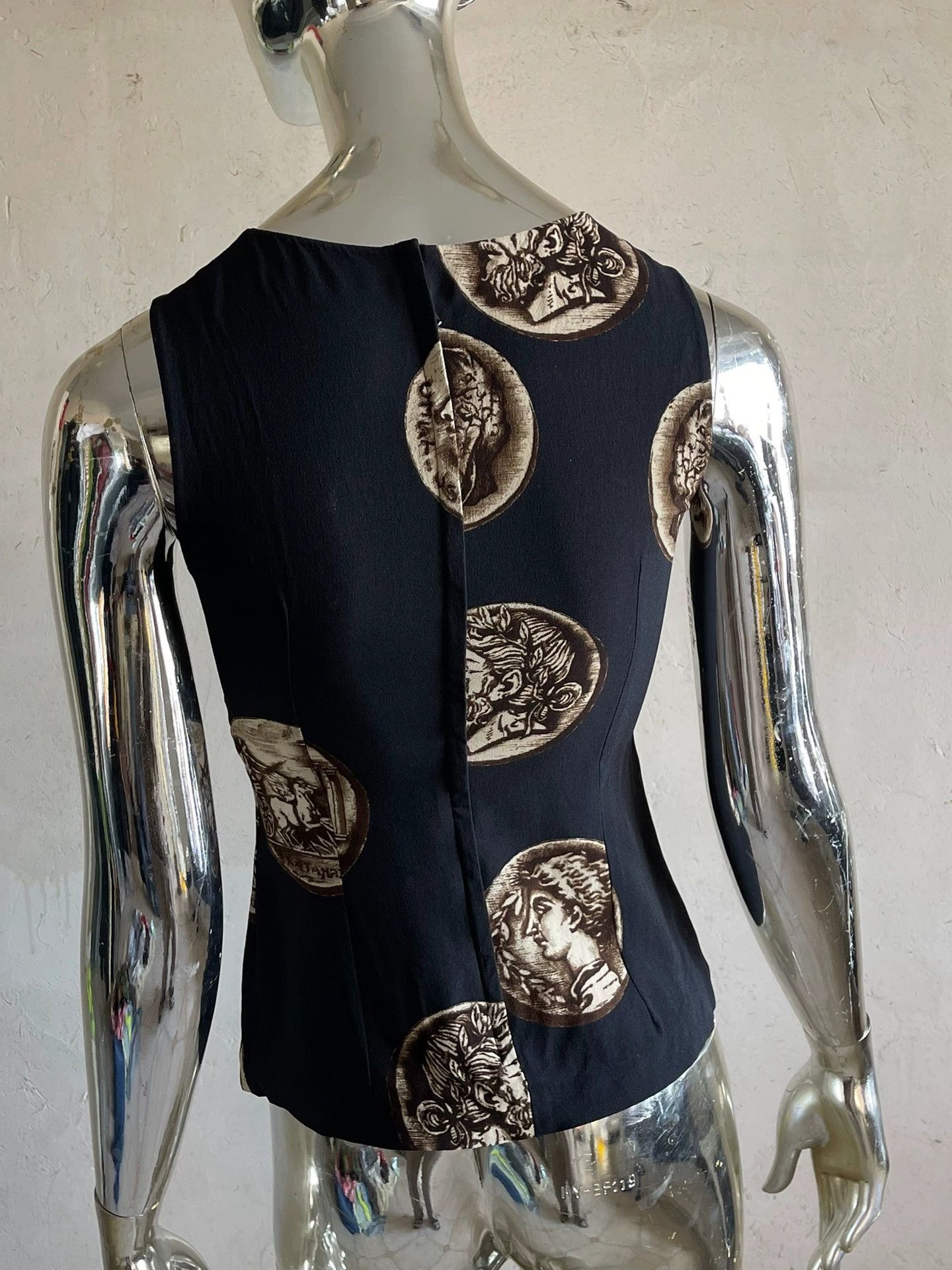 Dolce & Gabbana D&G Vintage Y2K Portrait Coin Sleeveless Top 36 (S) Size XS / US 0-2 / IT 36-38 - 2 Thumbnail