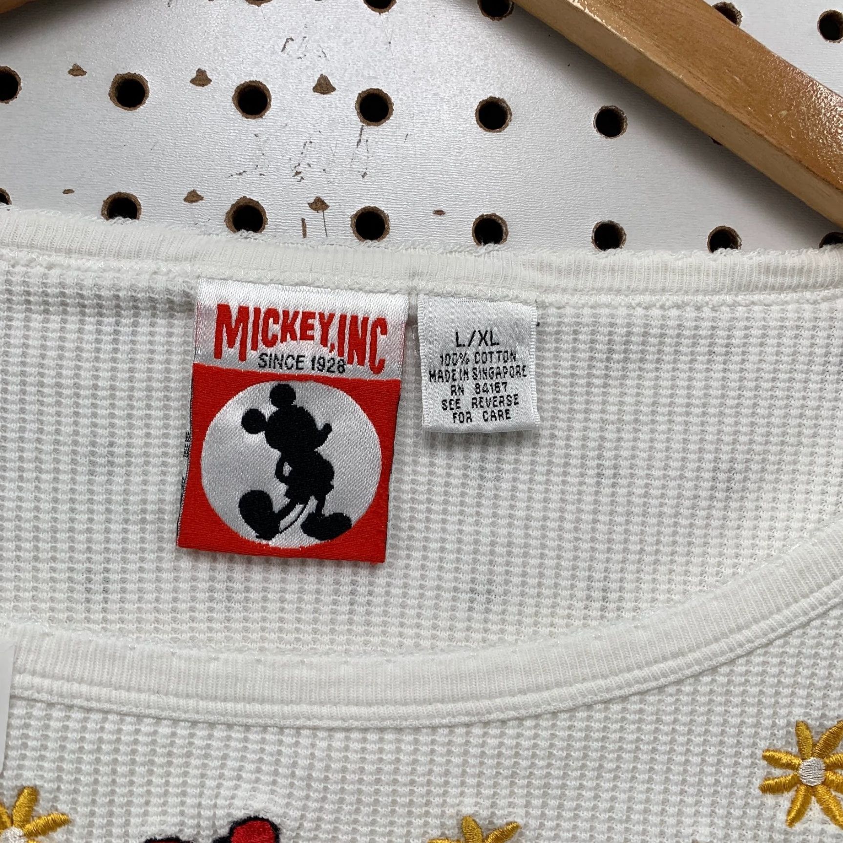 Vintage VINTAGE Mickey Inc Top Womens L/XL White Minnie Mouse Embroidered Thermal Knit T-Shirt Casual Womens Size L / US 10 / IT 46 - 4 Thumbnail