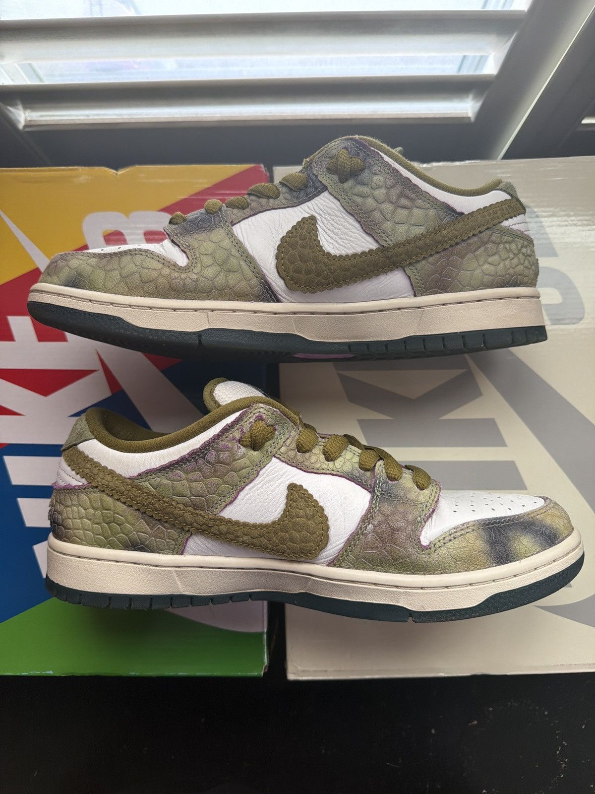 Nike SB NIKE SB DUNK LOW CHAMELEON SZ: 9M Size US 9 / EU 42 - 4 Thumbnail
