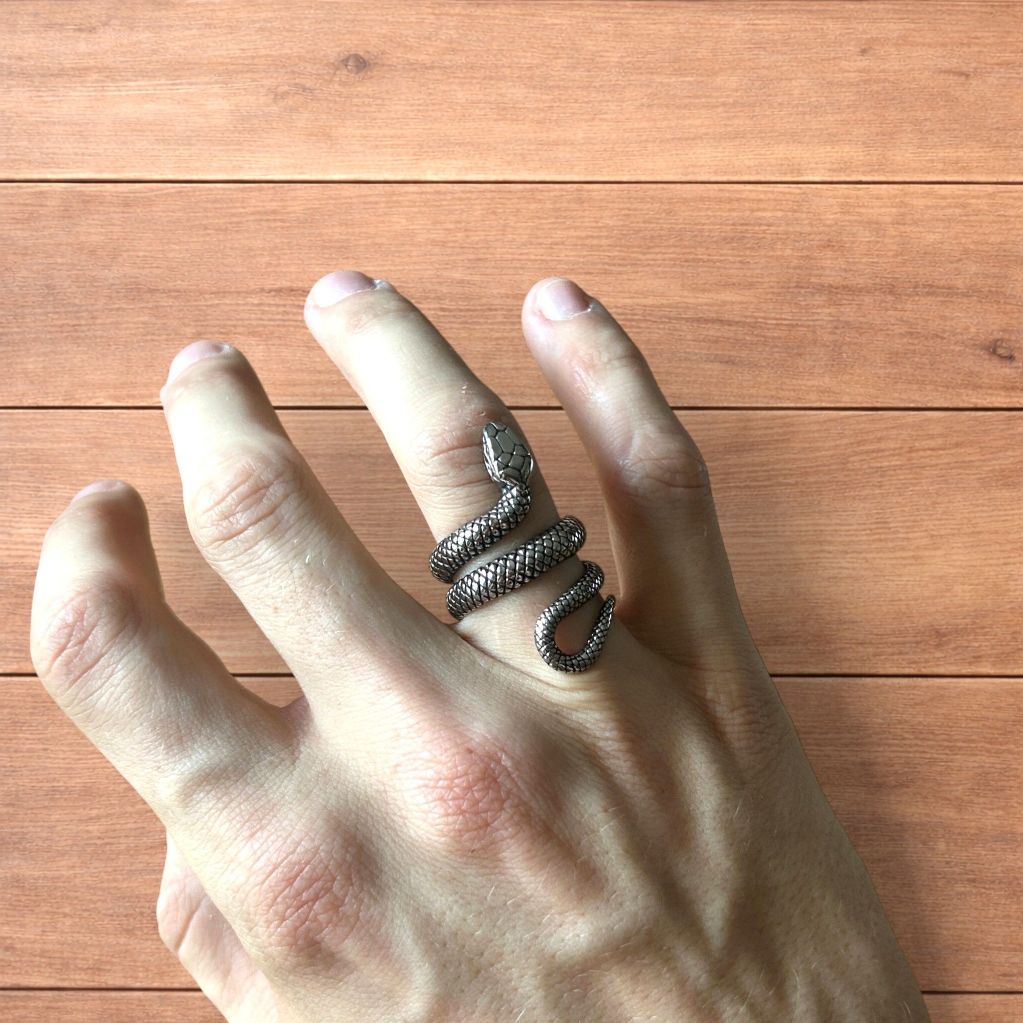Japanese Brand Lovely vintage style sterling silver snake ring in silver. Size ONE SIZE - 1 Thumbnail