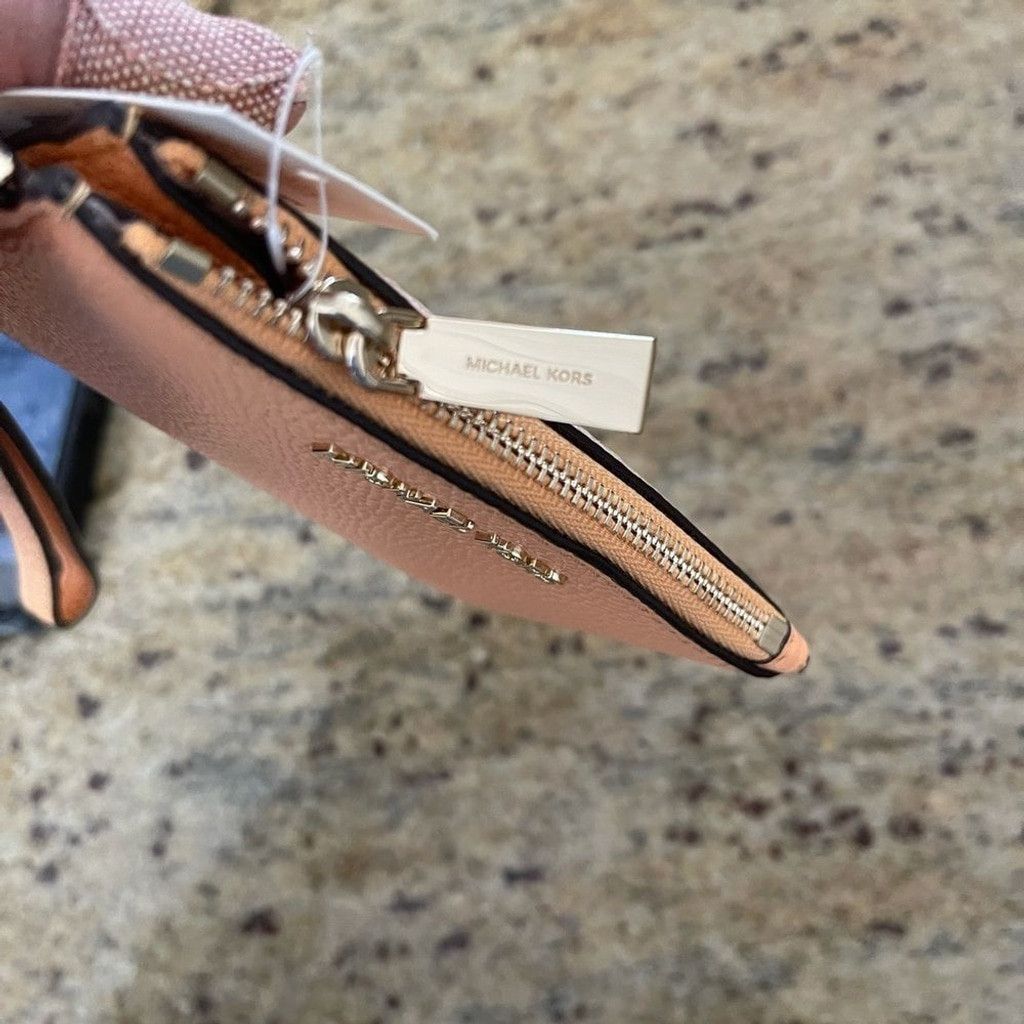 Michael Kors New mk 🥰 wristlet cardholder zip Size ONE SIZE - 2 Thumbnail