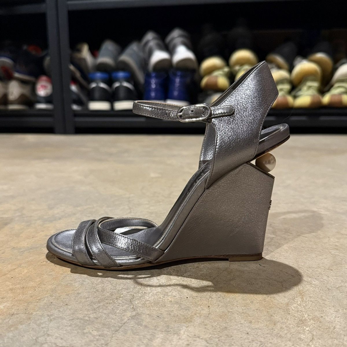Chanel Chanel Interlocking CC Logo Silver Pearl Wedge Sandals EU 36 Size US 6 / IT 36 - 7 Thumbnail