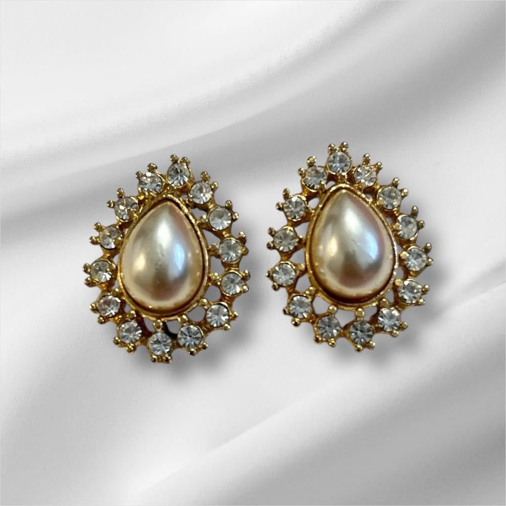 Designer Elegant Gold and Pearl Earrings Size ONE SIZE - 1 Thumbnail
