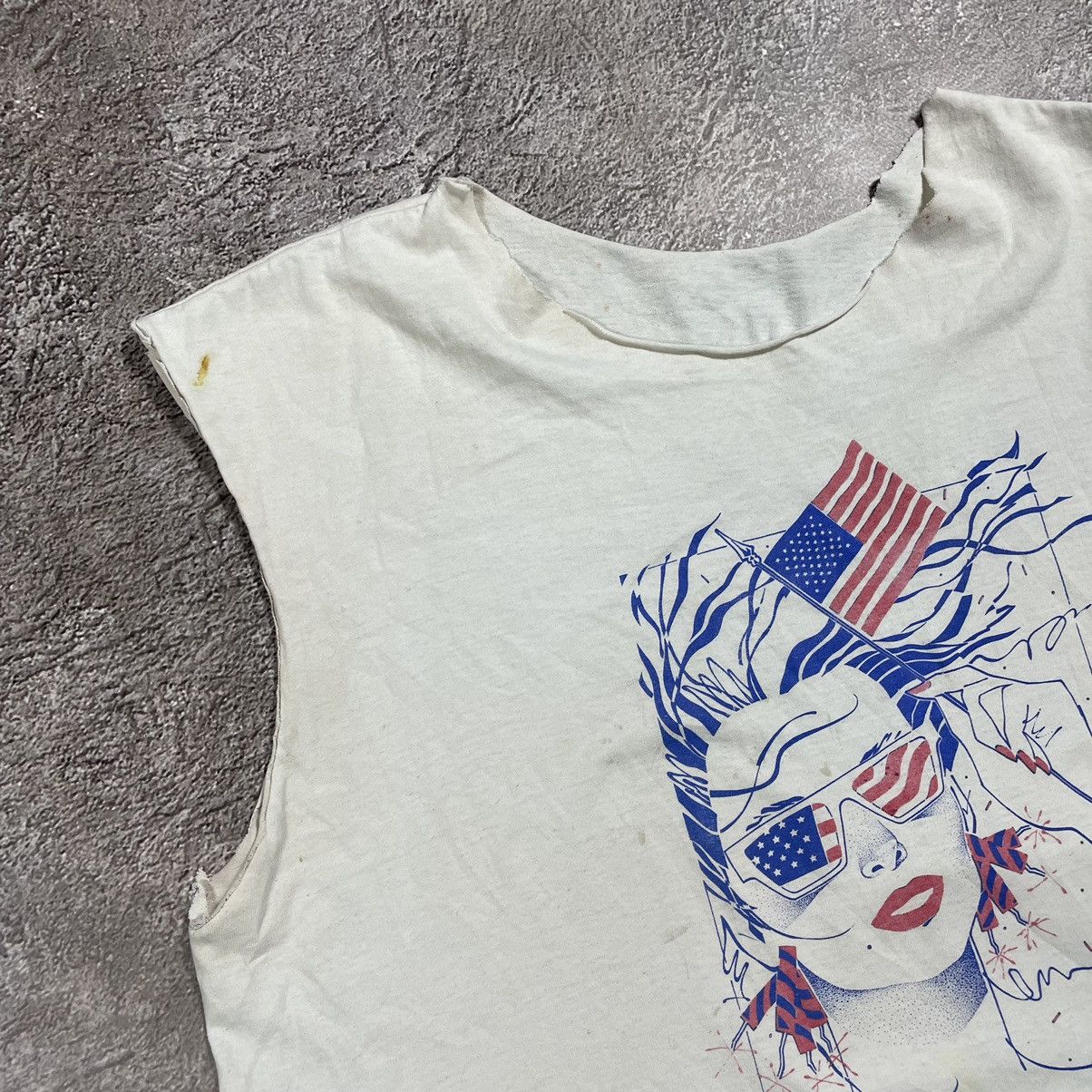 Vintage Vintage 90s Abstract Faces Graphic Tank Top Cream Thrashed L Size US L / EU 52-54 / 3 - 5 Thumbnail