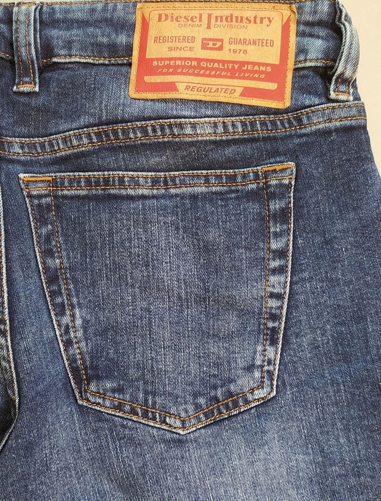 Diesel Diesel 1979 SLEENKER-R L.30 MENS JEANS T/9739 Size US 29 - 10 Thumbnail