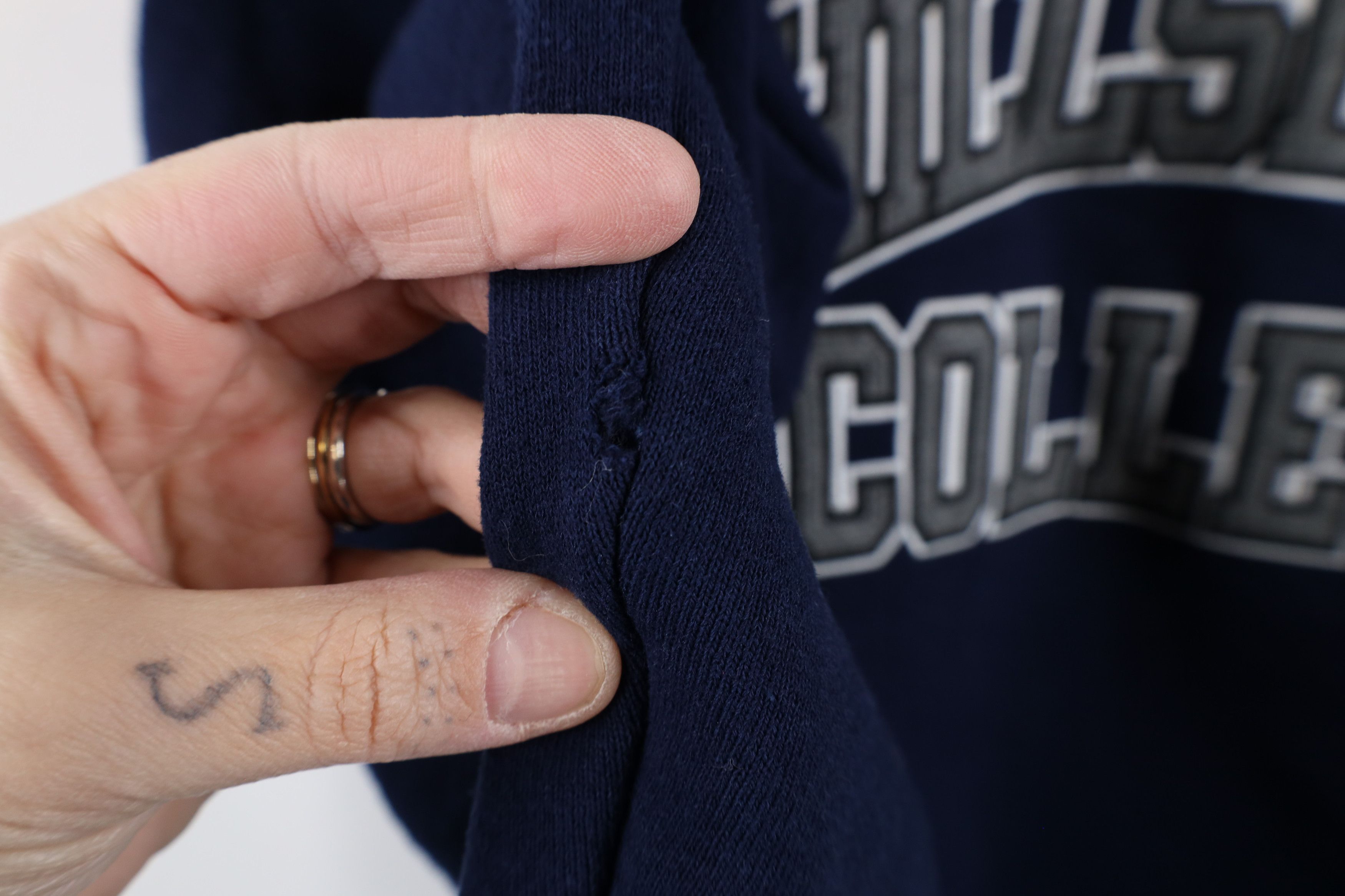 Russell Athletic × Vintage Vintage 90s Russell Athletic Hillsdale College Sweatshirt Size US M / EU 48-50 / 2 - 7 Thumbnail