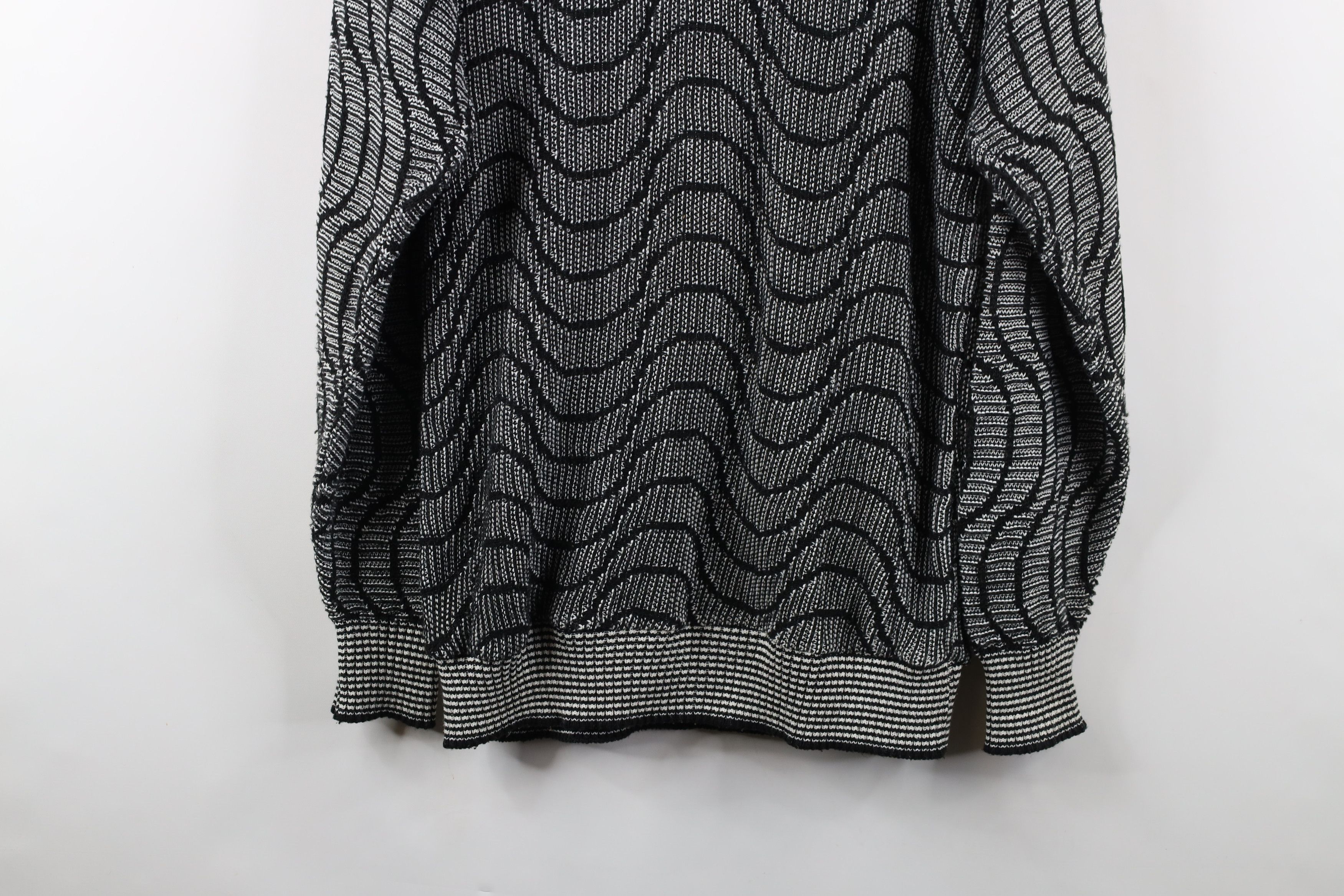 Vintage Vintage 90s Streetwear Wavy Ribbed Knit Crewneck Sweater USA Size US L / EU 52-54 / 3 - 11 Thumbnail