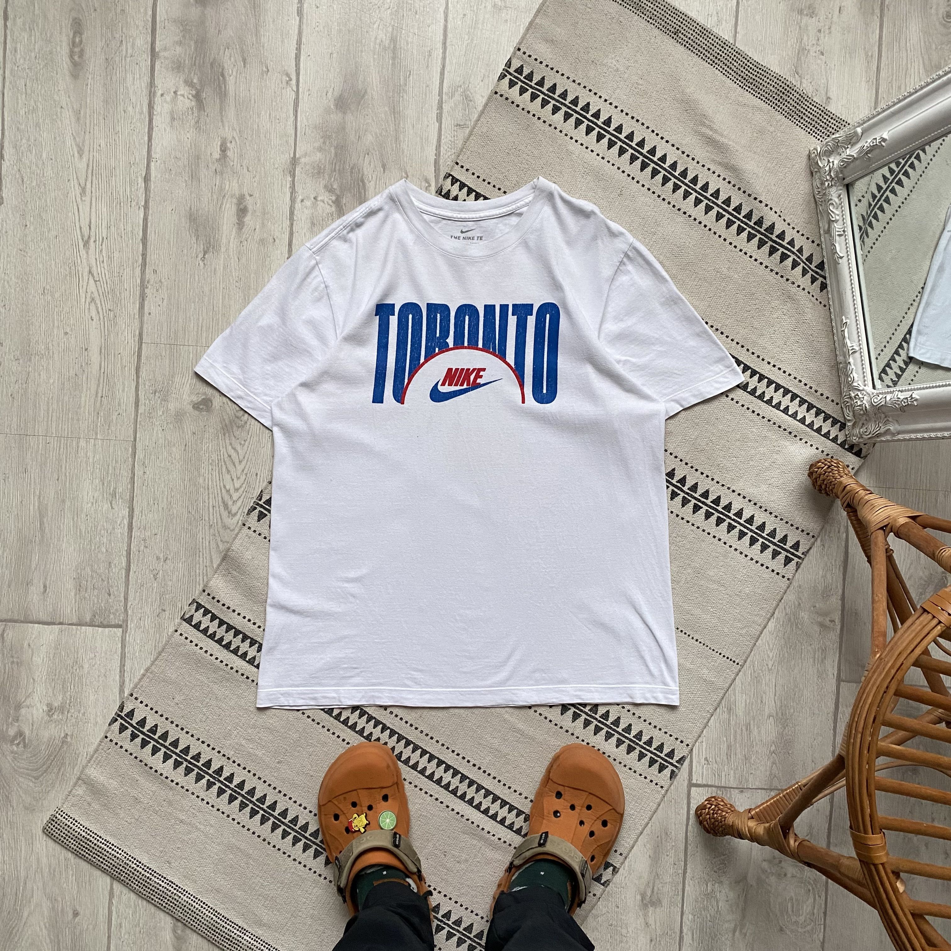 Nike 🇨🇦 Vintage 00s Nike Toronto distressed logo Tee Canada Size US M / EU 48-50 / 2 - 1 Thumbnail