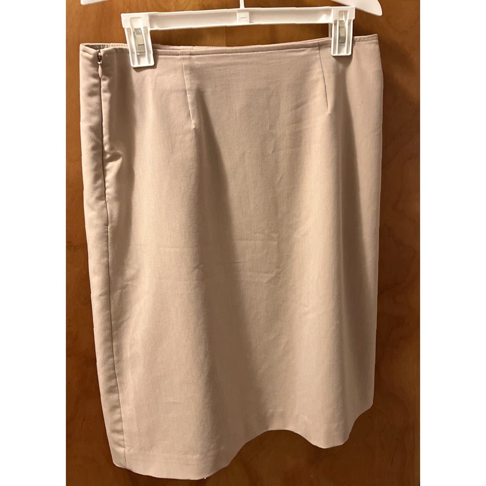 Essentials Apostrophe Essentials Tan Side Pleat Detail Straight Skirt Stretch Lined Size 8 Knee-Length Knee Length Pencil Style Sz Regular Women Skirt Size 30" / US 8 / IT 44 - 4 Thumbnail