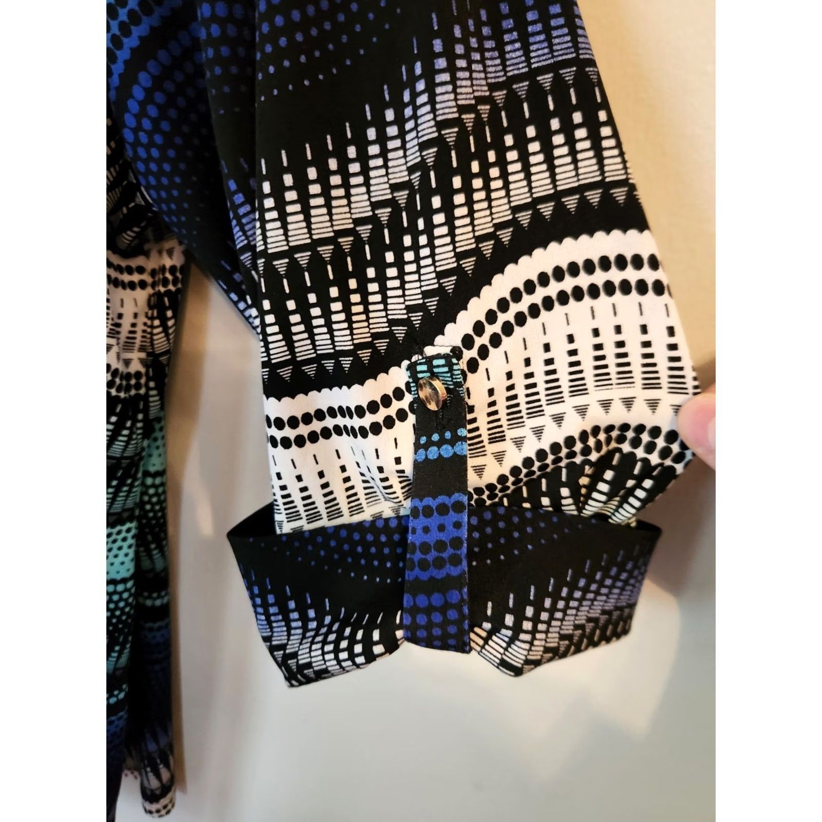 Avenue Avenue Tunic Top Blouse 2X Plus Size Multicolor Abstract Wavy Keyhole Trim 3/4 Sleeve Round Neck Shirt Womens Size XXL / US 16-18 / IT 52-54 - 4 Thumbnail