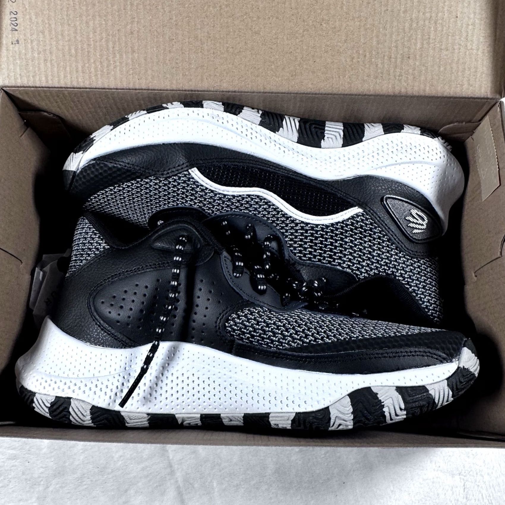 Under Armour VINTAGE? Under Armour Curry 3Z 24 Mens Size 8.5 Black/Gray Nike? Size US 9 / EU 42 - 4 Thumbnail