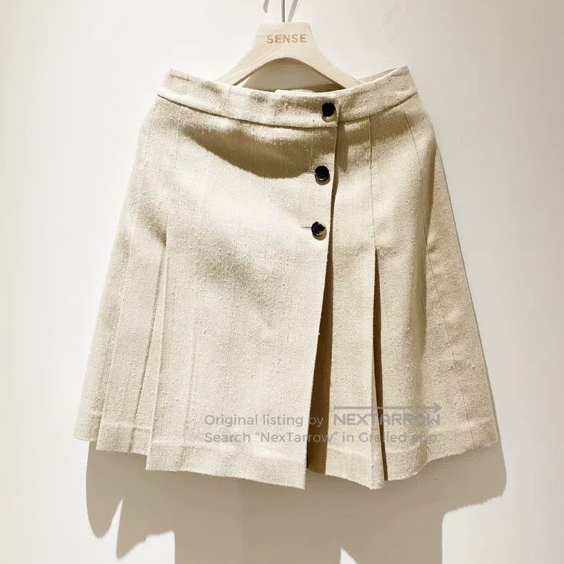 Loro Piana Loro Piana Beige Pleated Skirt Size 26" / US 2 / IT 38 - 1 Thumbnail