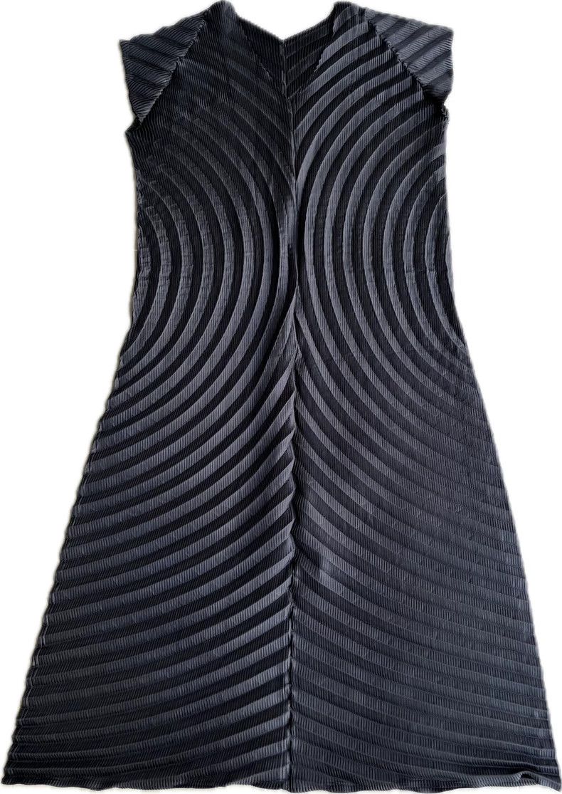 Issey Miyake Issey Miyake size:2 Black main line water ripple annual ri Size S / US 4 / IT 40 - 1 Thumbnail