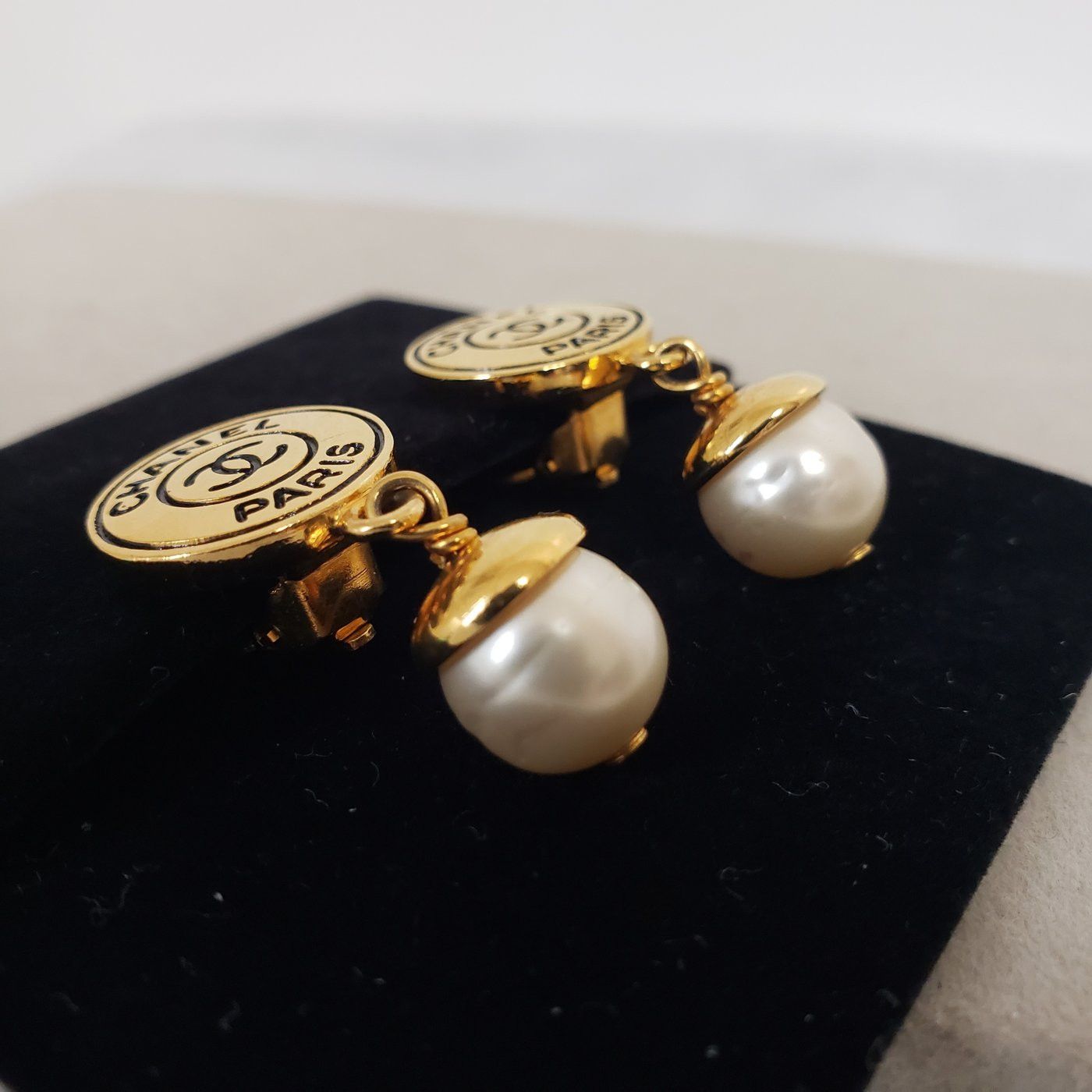 Chanel Chanel Paris CC Faux Pearl Dangle Clip On Size ONE SIZE - 10 Thumbnail