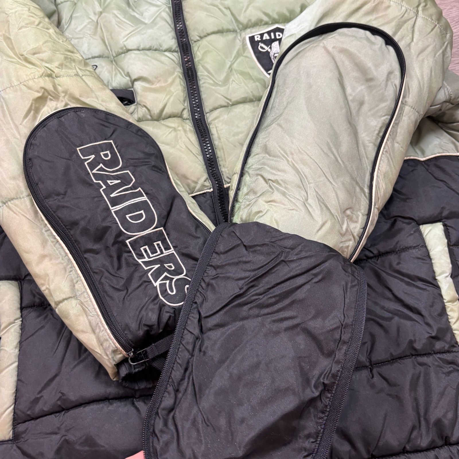 NFL × Reebok × Vintage Vintage 90s Reebok Oakland Raiders Puffer Jacket Men's 2XL Size US XXL / EU 58 / 5 - 6 Thumbnail
