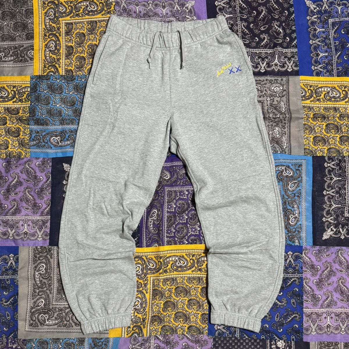 Andy Warhol × Kaws × Uniqlo Sweatpants Andy warhol x kaws Size US 28 / EU 44 - 1 Thumbnail