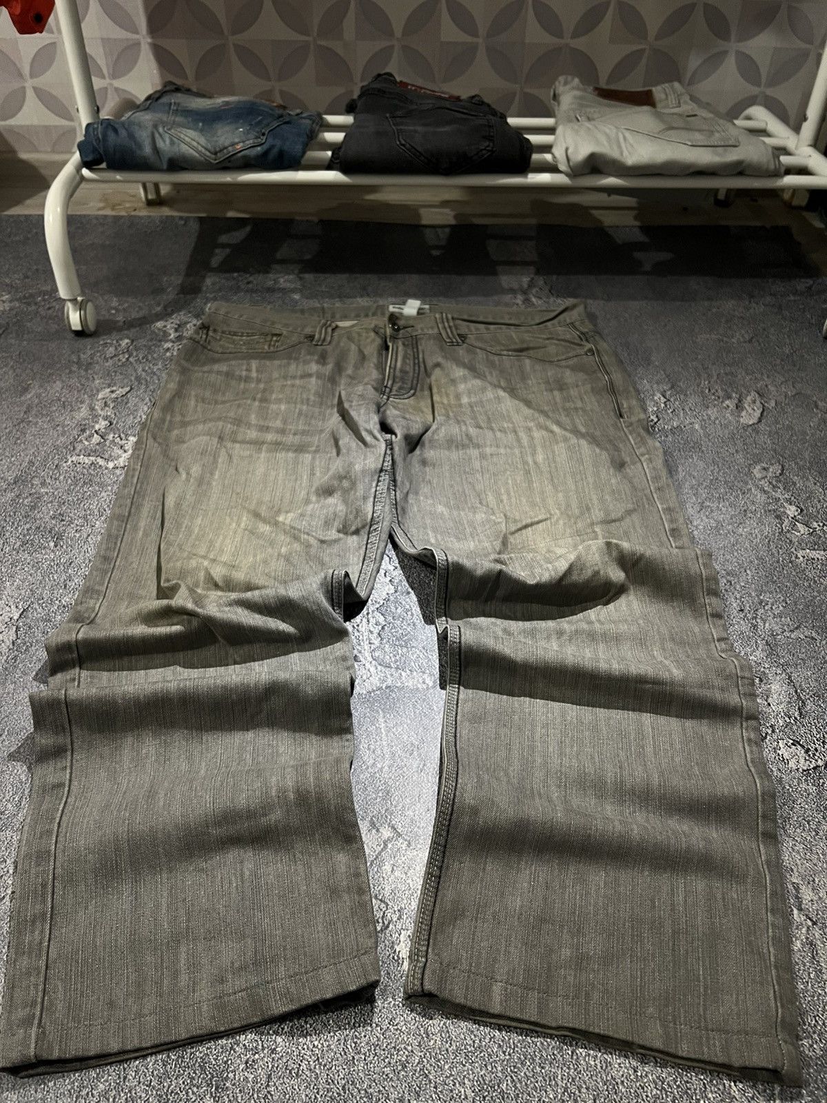Japanese Brand Archival Dirty Washed Jean Baggy / Faded Streetwear Y2K Size US 38 / EU 54 - 1 Thumbnail
