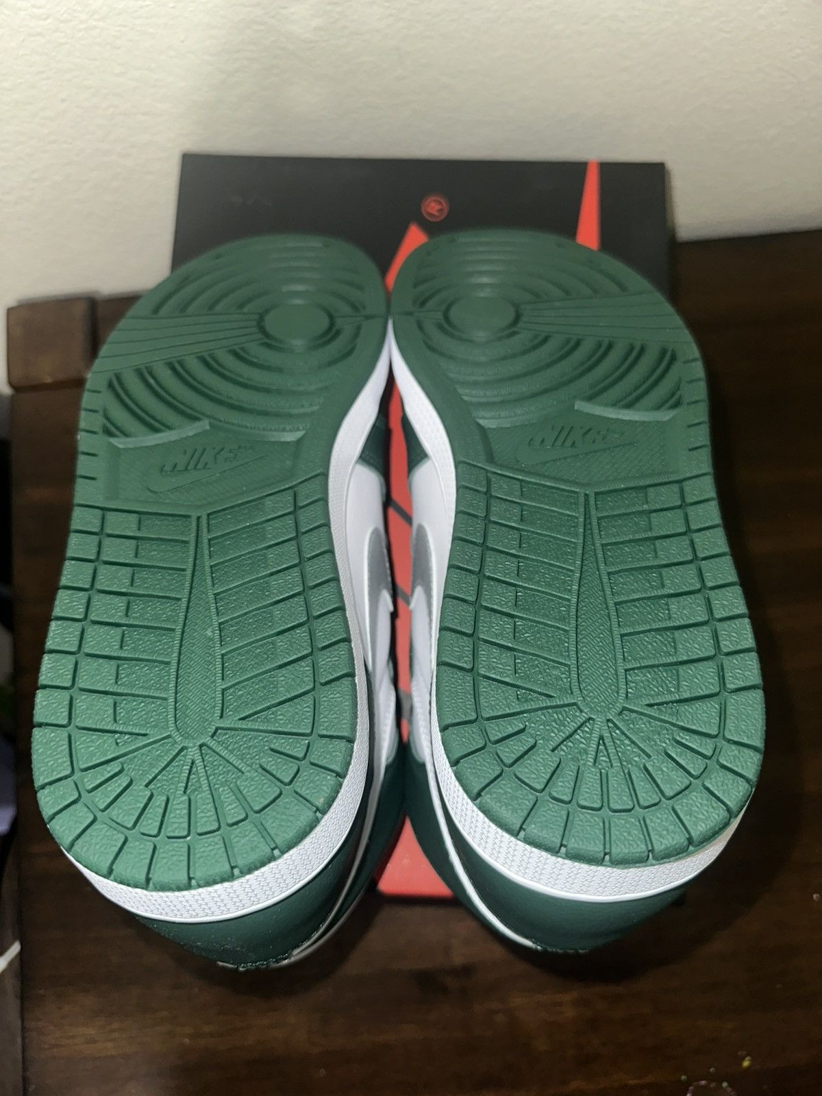 Nike AIR JORDAN 1 RETRO HIGH GORGE GREEN/METALLIC SILVER Size US 12 / EU 45 - 5 Thumbnail