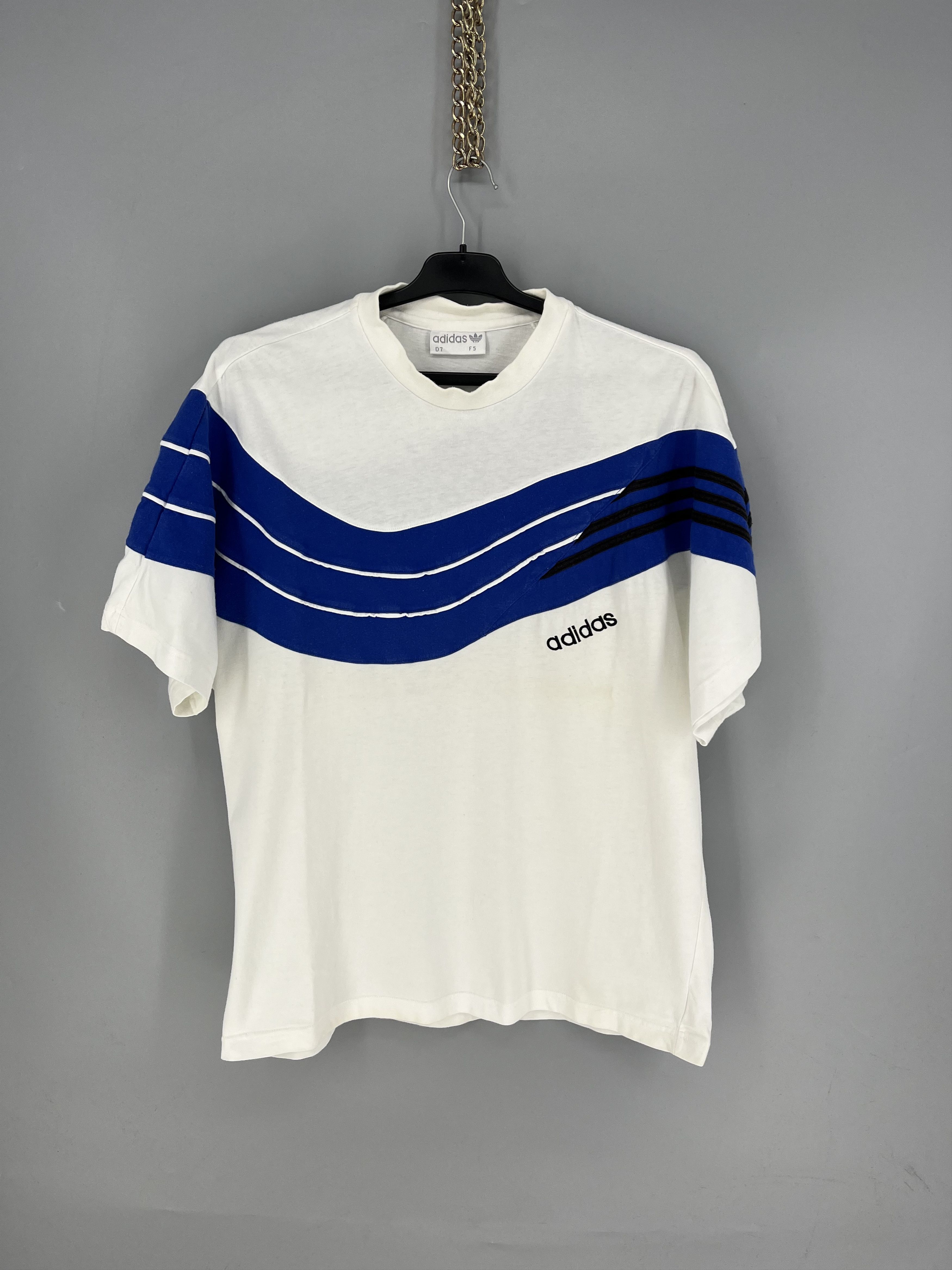 Adidas Adidas 90s streetwear vintage t-shirts size L Size US L / EU 52-54 / 3 - 1 Thumbnail