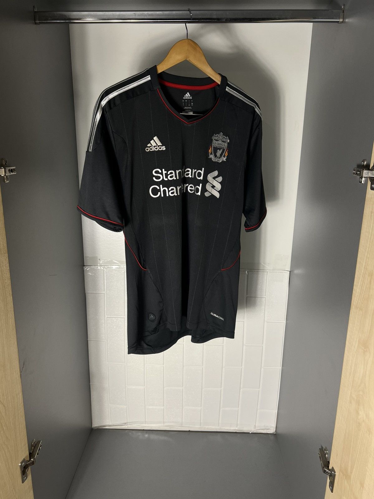 Adidas VINTAGE ADIDAS FC LIVERPOOL ENGLAND SOCCER JERSEY RETRO Y2K Size US L / EU 52-54 / 3 - 4 Thumbnail