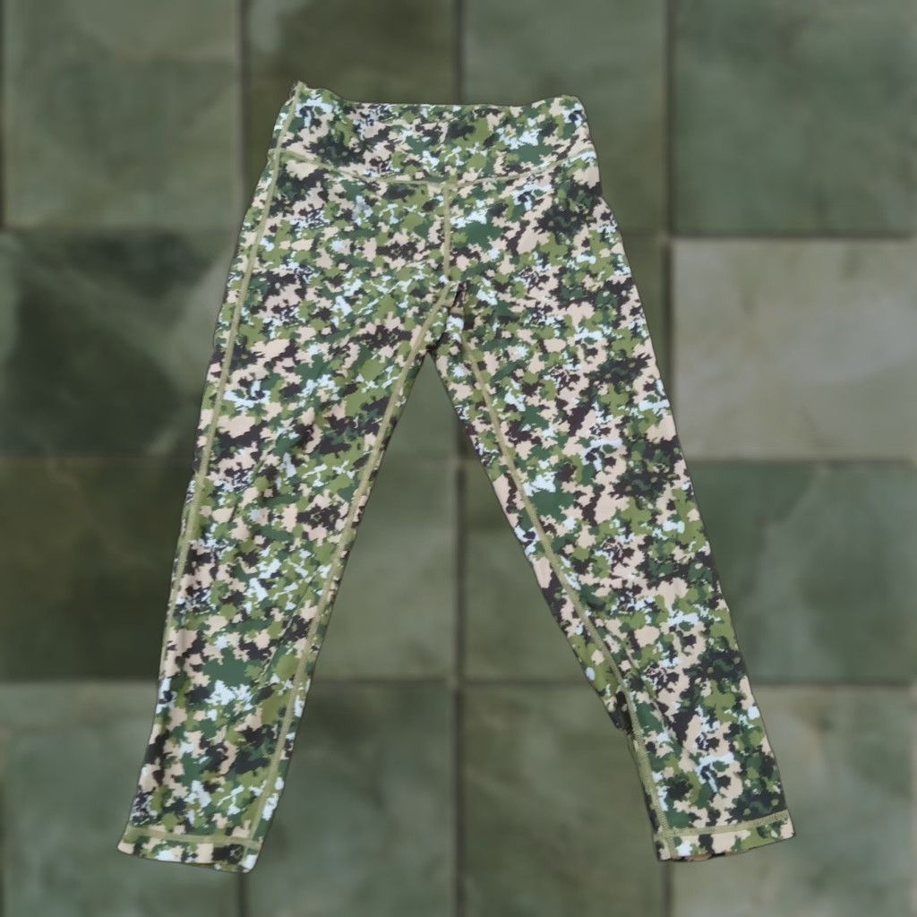 Vintage Phat Buddha Green Camo Capri Leggings Womens Small Athletic Stretch Activewear Yoga Pants Size 24" / US 00 / IT 34 - 1 Thumbnail