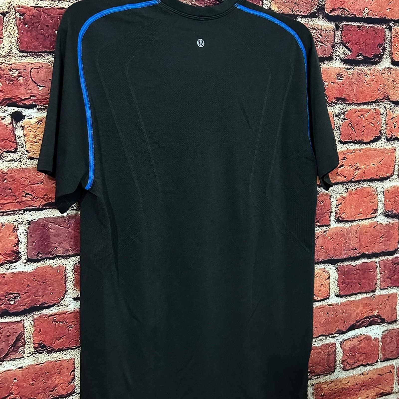 Lululemon Men’s Lululemon short sleeve black Size US M / EU 48-50 / 2 - 3 Thumbnail