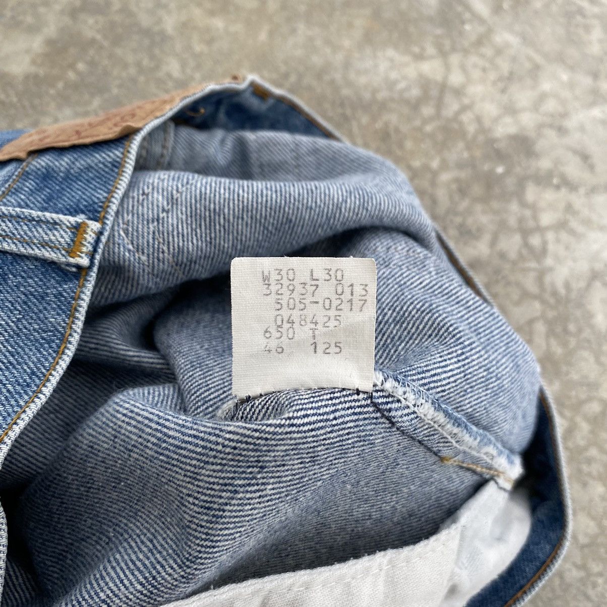 Levi's Size 28x28 Vintage 80’s Levi’s 505 Faded Blue Denim Jeans Size US 28 / EU 44 - 21 Thumbnail