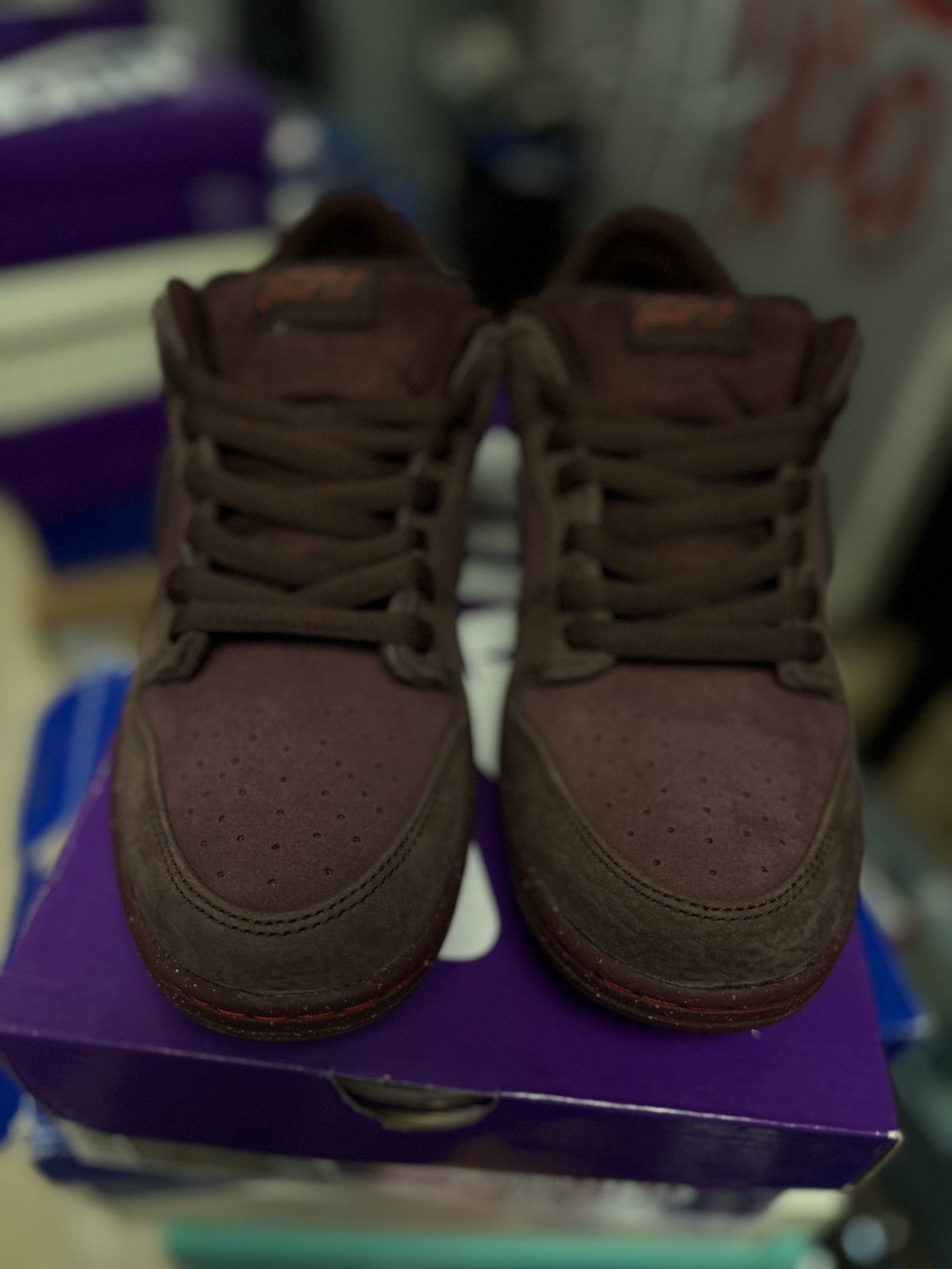 Nike Nike Dunk Low SB Burgundy Crush City Of Love 10.5 (NEW) Size US 10.5 / EU 43-44 - 8 Thumbnail