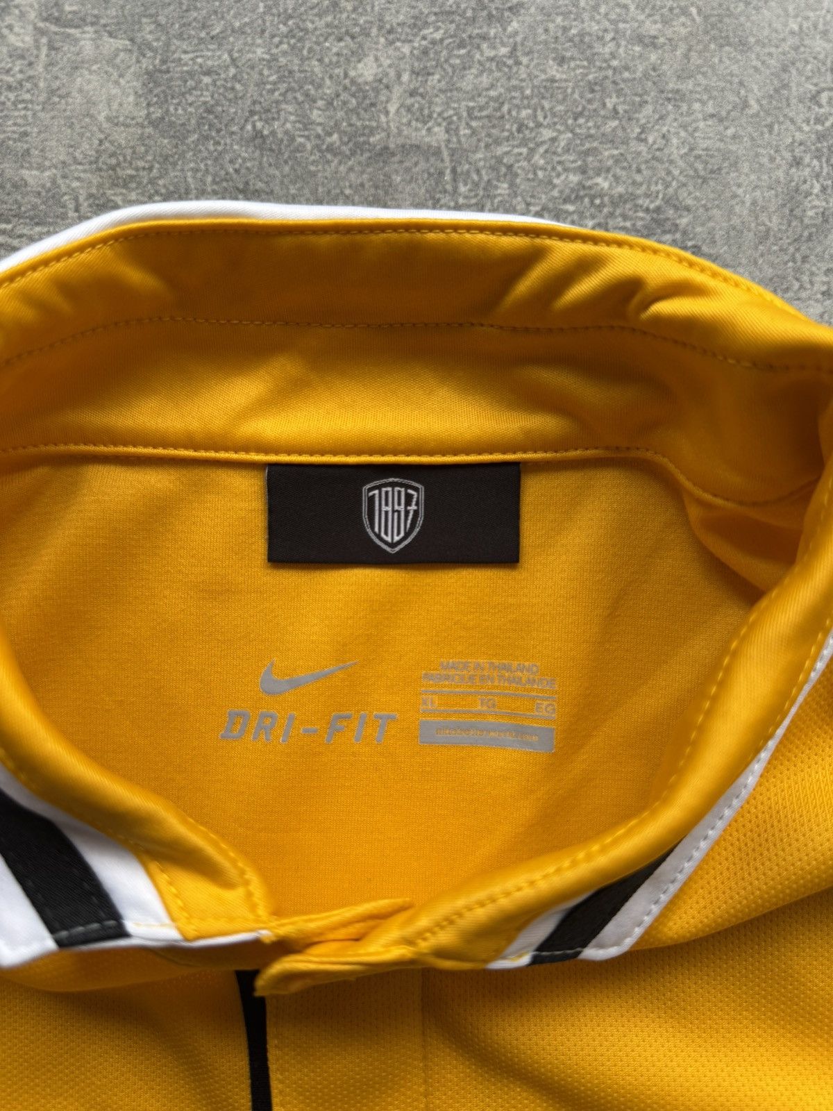 Nike JUVENTUS 2013 2014 AWAY FOOTBALL SHIRT SOCCER JERSEY Size US XL / EU 56 / 4 - 5 Thumbnail