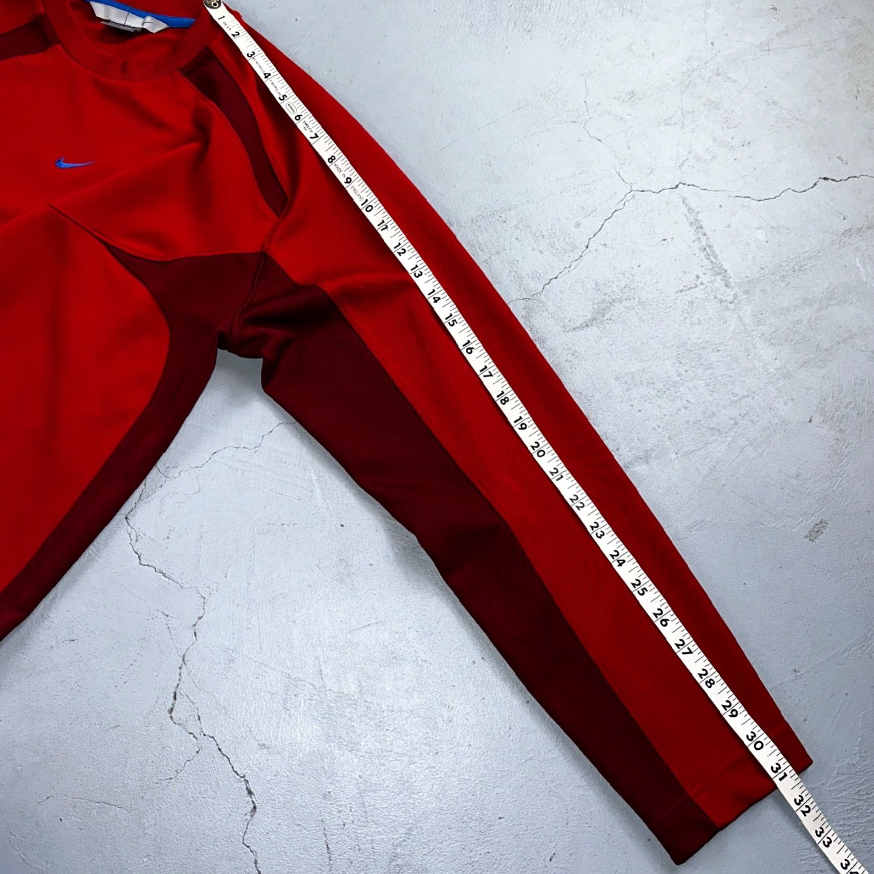 Nike VINTAGE Nike Jersey T-Shirt Long Sleeve Center Swoosh Red 2000s Men L Sports Shirt Mens Red Nike Jersey 2000s Size US L / EU 52-54 / 3 - 4 Thumbnail