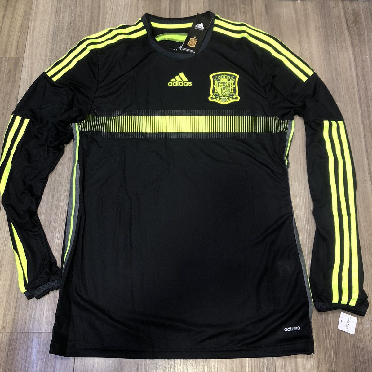 Adidas Spain 14/15 away L/S match spare shirt (bnwt) Size US L / EU 52-54 / 3 - 1 Thumbnail