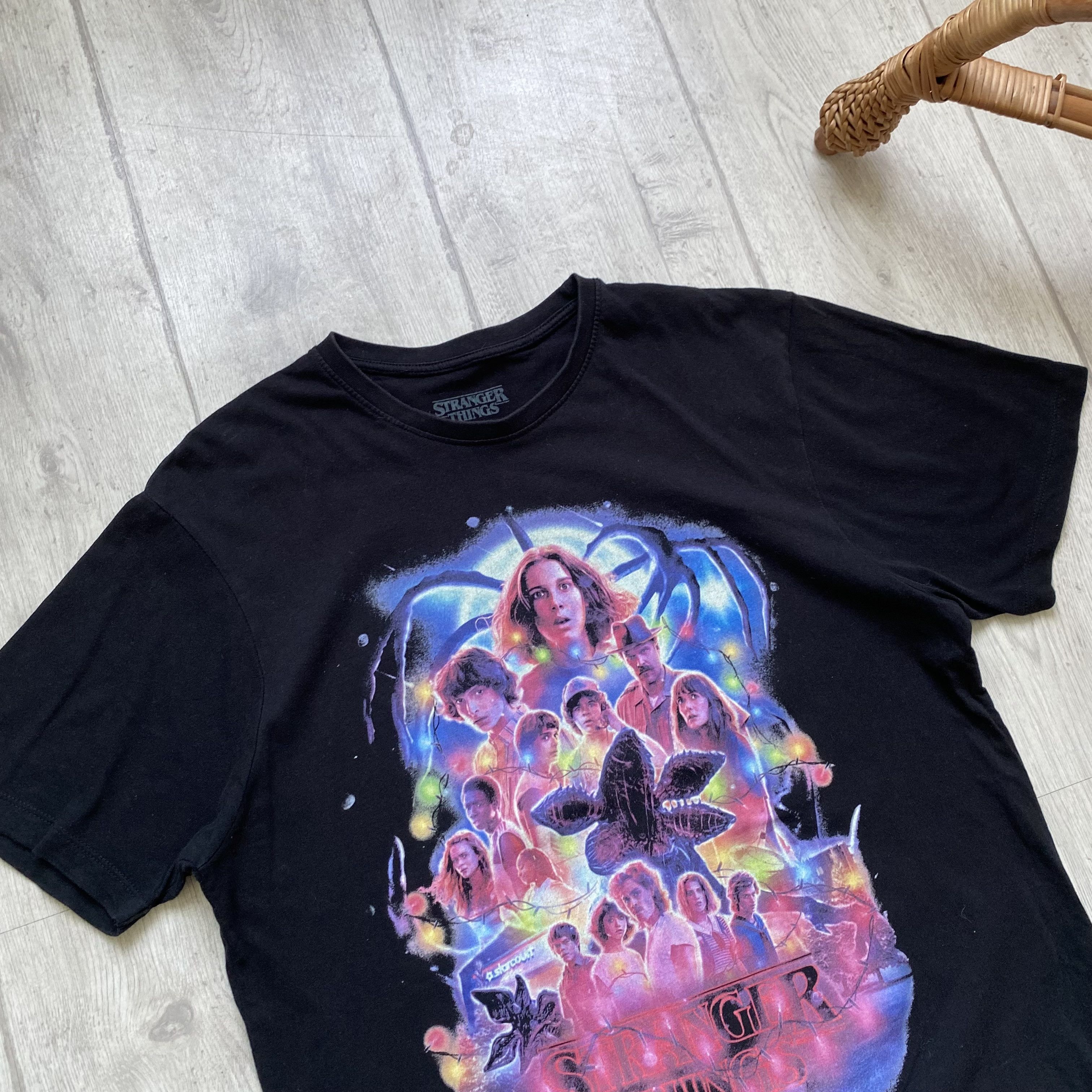 Expert Horror 🎞️ Movie Stranger Things big Logo tee Netflix Size US M / EU 48-50 / 2 - 2 Thumbnail
